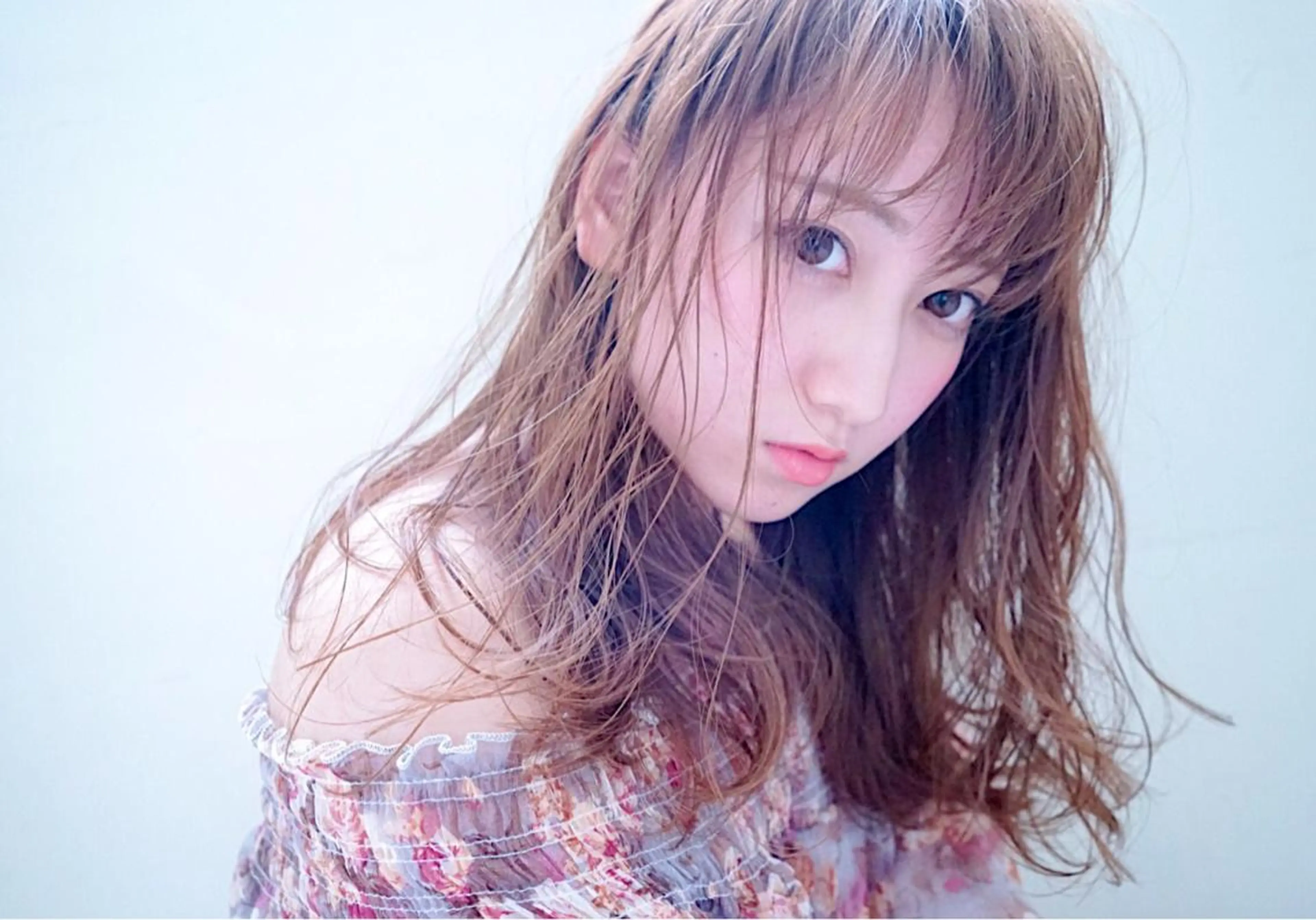 セミロング カラー 透明感カラー ✨艶ブリーチカラー ✨四ノ宮裕己のヘアスタイル