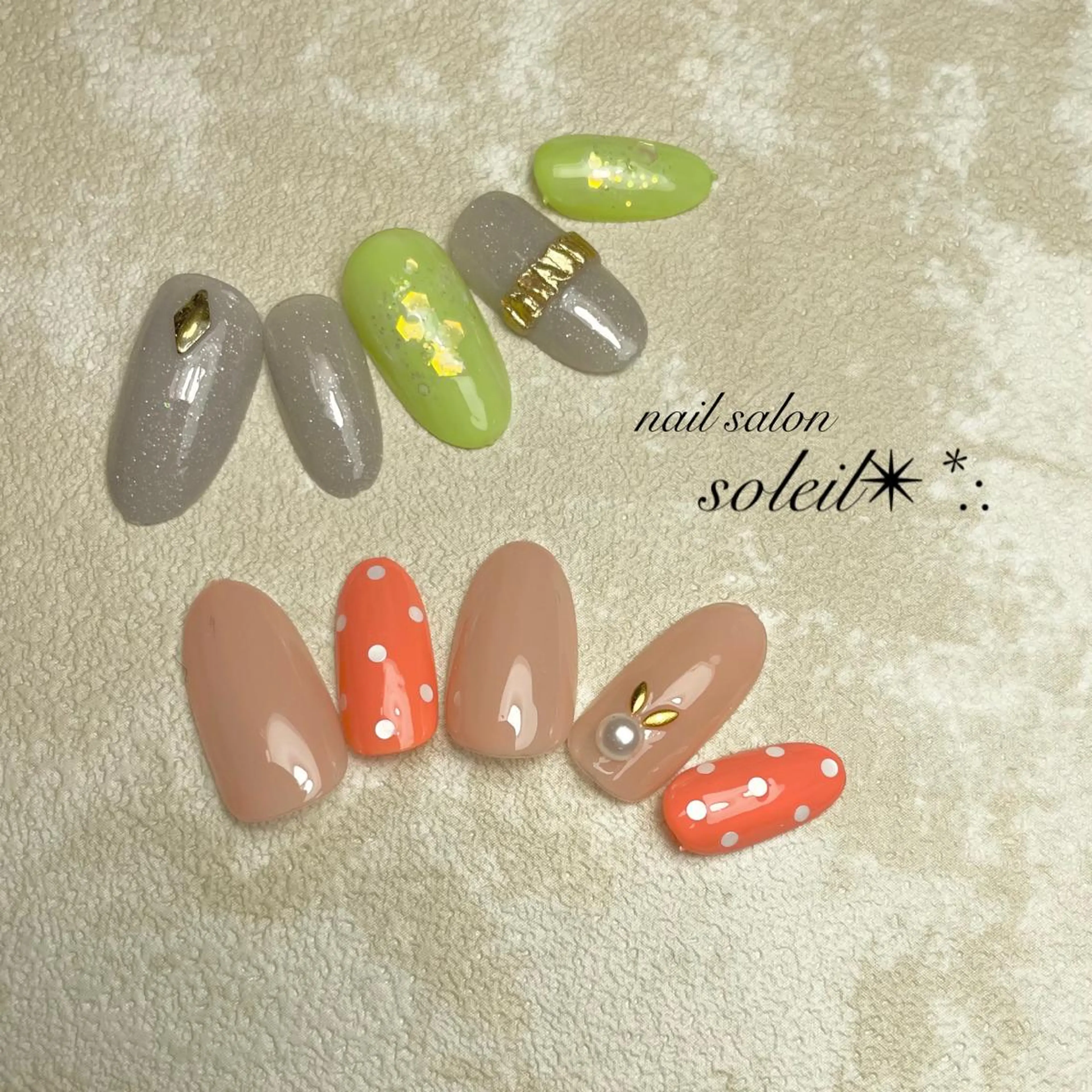 ネイル ドット ジェルネイル ラメ(グリッター) ミラーネイル ニュアンスネイル 粟津 美紀のネイルデザイン