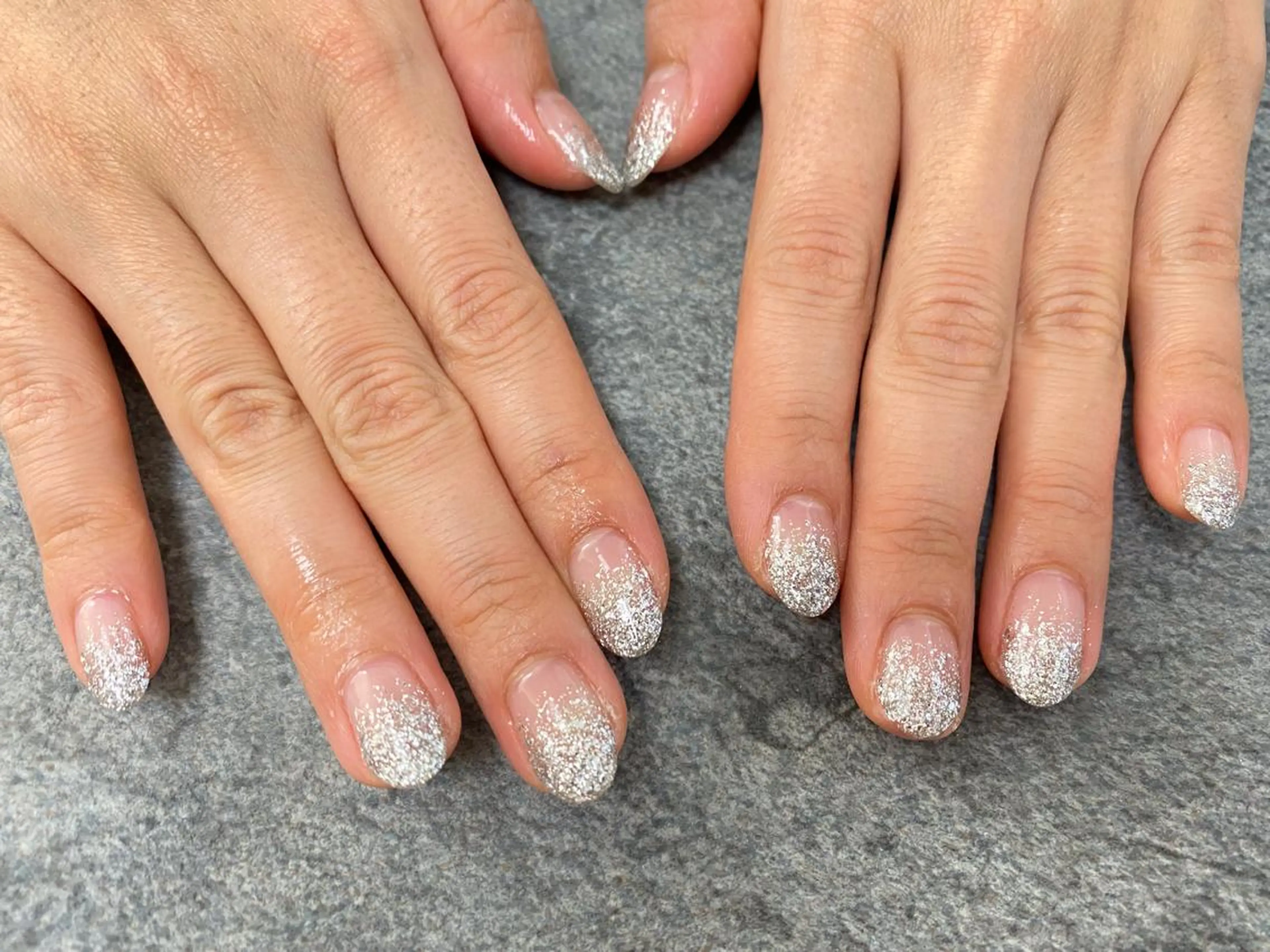 ネイル ラメ(グリッター) ラメグラデーション シルバー Mogu nail 二子玉川のネイルデザイン