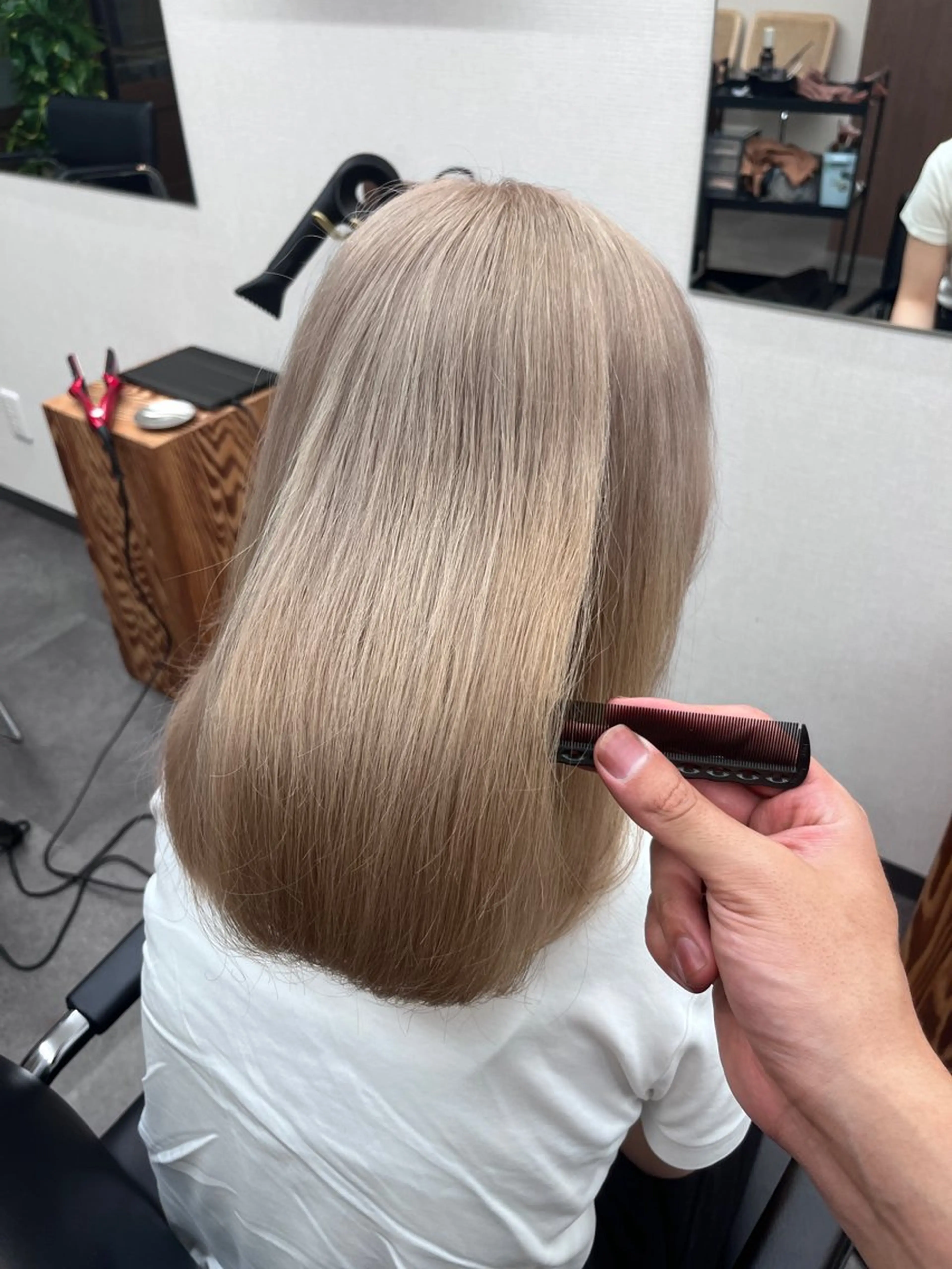 ミディアム カラー ベージュカラー ブリーチ ハイトーンカラー ミルクティーベージュ ヘアカラー トリートメント enn.bleach by t.a.g所属・SHUNTA /ブリーチ/レイヤーのヘアスタイル