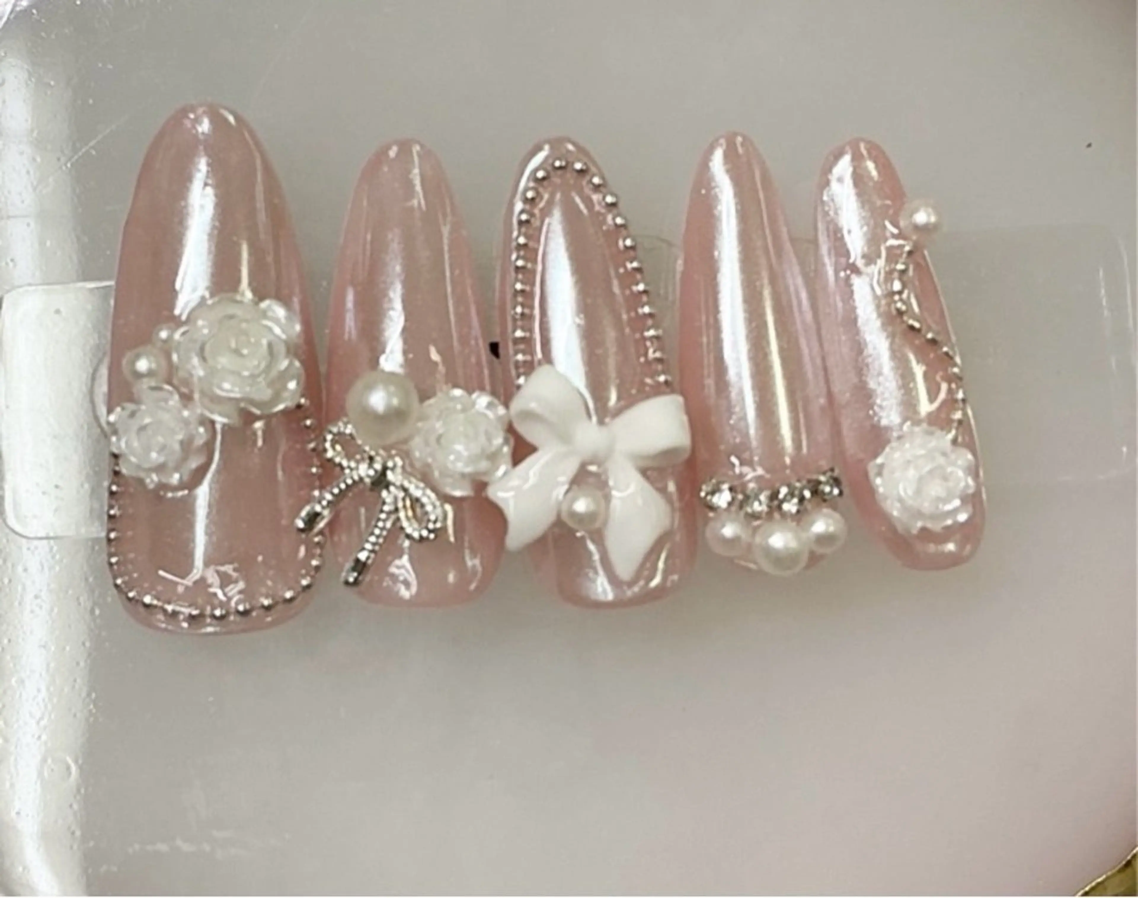 ネイル アートネイル フレンチネイル ジェルネイル ガラスフレンチ ハート クイーンズネイル銀座所属・Queeens nailのネイルデザイン