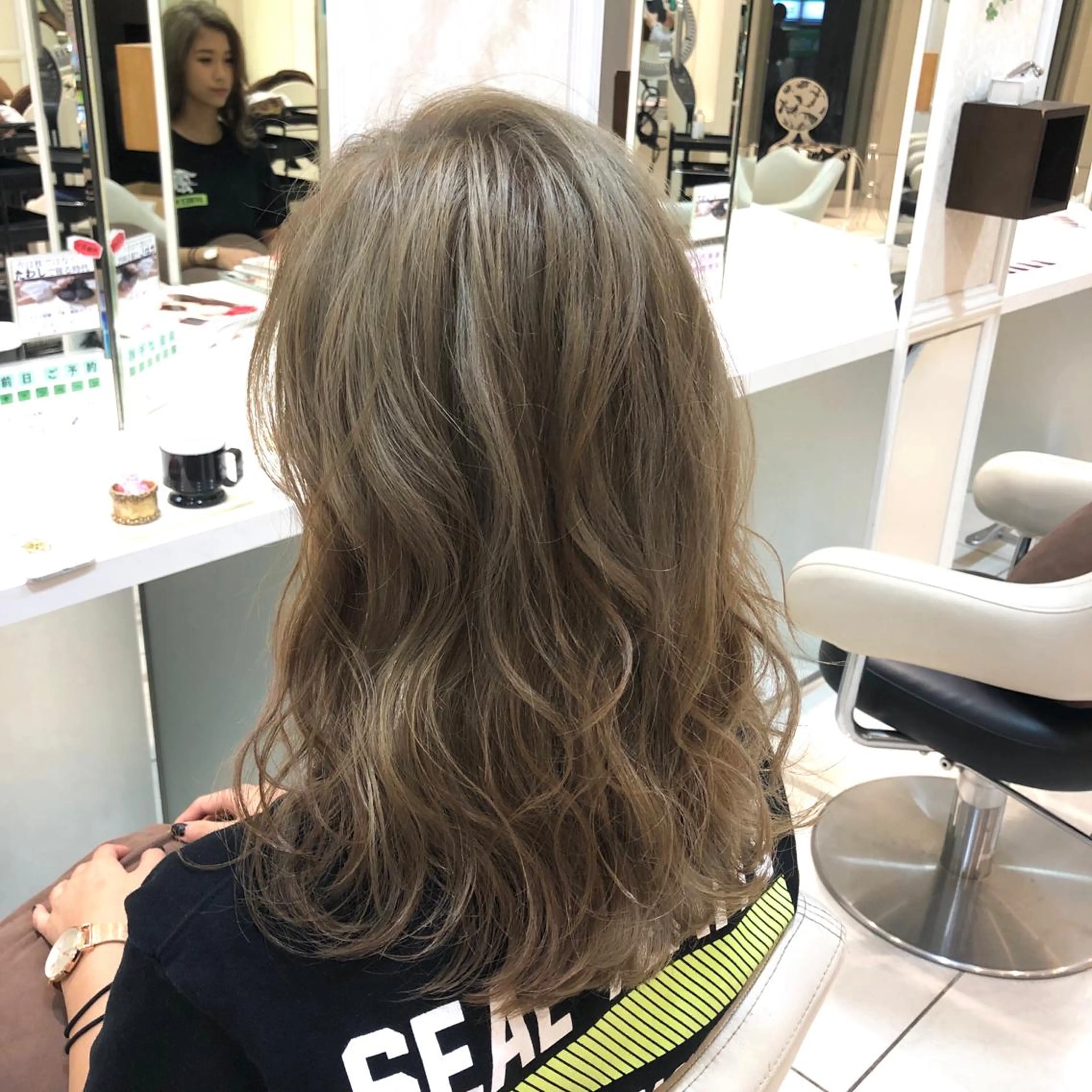 ロング カラー グレージュ 🌈ぷる艶カラー🌈 髪質改善👑柳沼尚貴のヘアスタイル