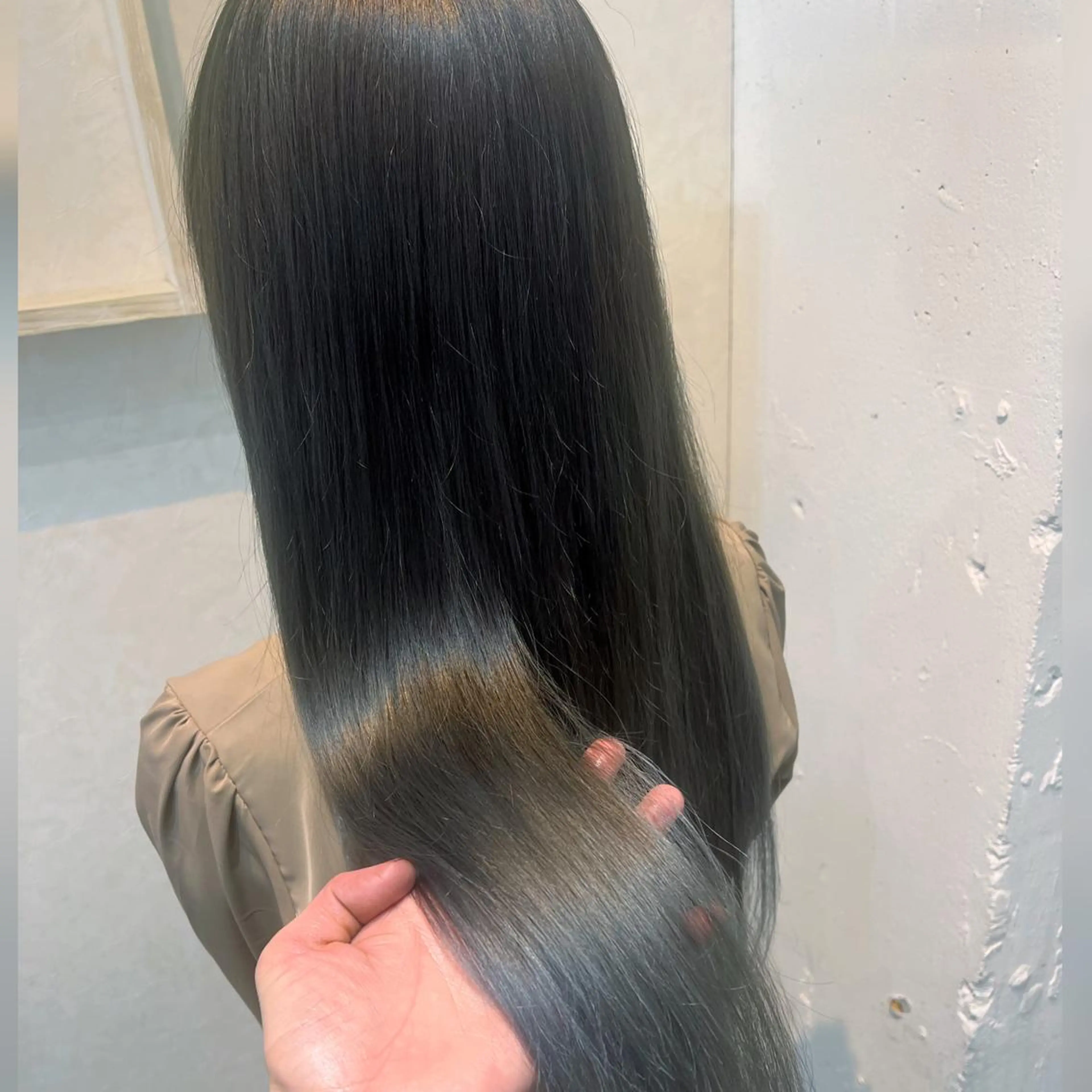 ミディアム カラー アッシュ ブリーチ 透明感カラー グレージュ ラベンダーカラー カット ヘアカラー トリートメント ブリーチ/髪質改善/ レイヤー/YUTO‎のヘアスタイル