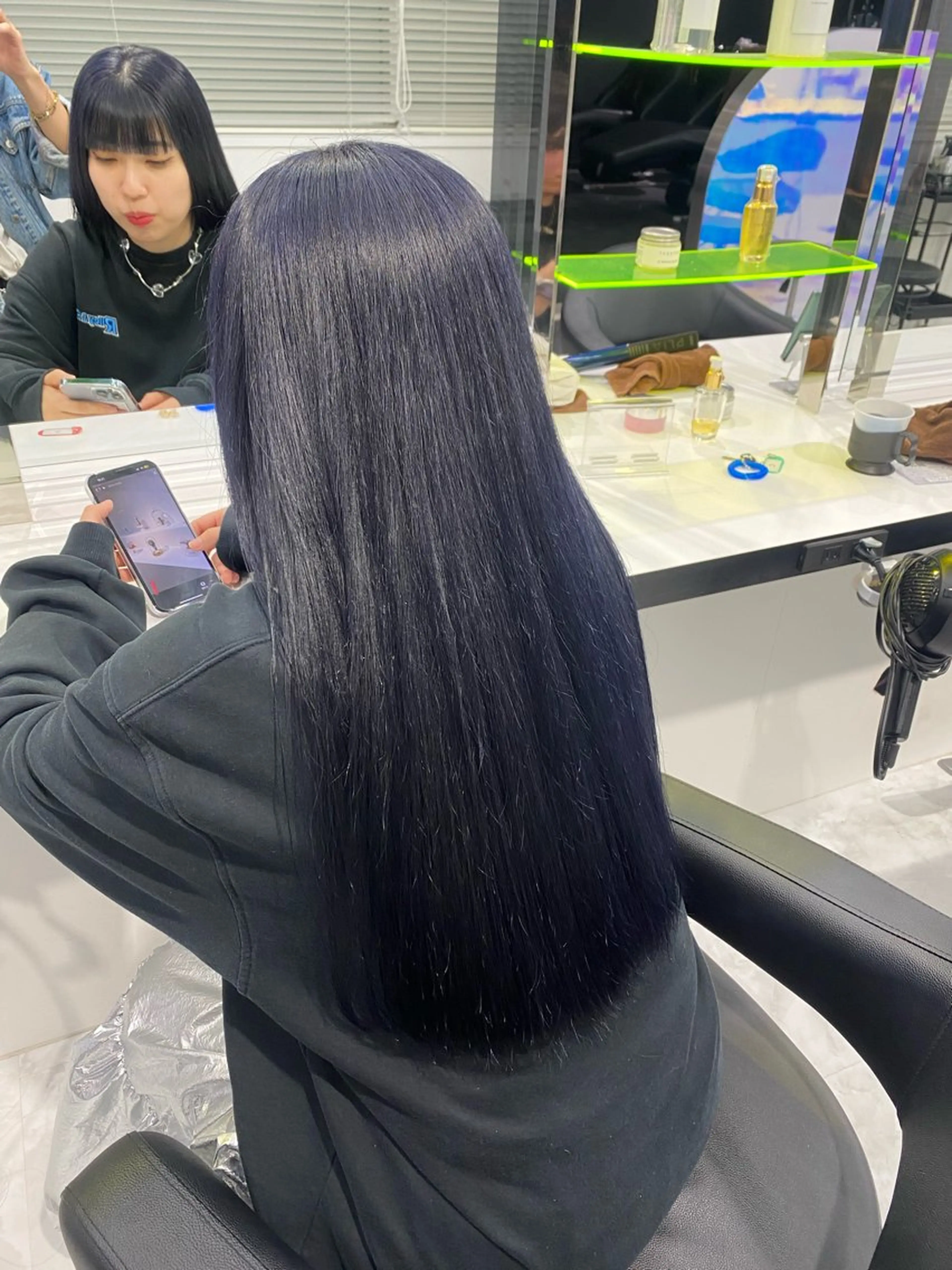 ロング カラー パーマ ヘアアレンジ 透明感ブリーチカラー 🌈TOMOHIROのヘアスタイル