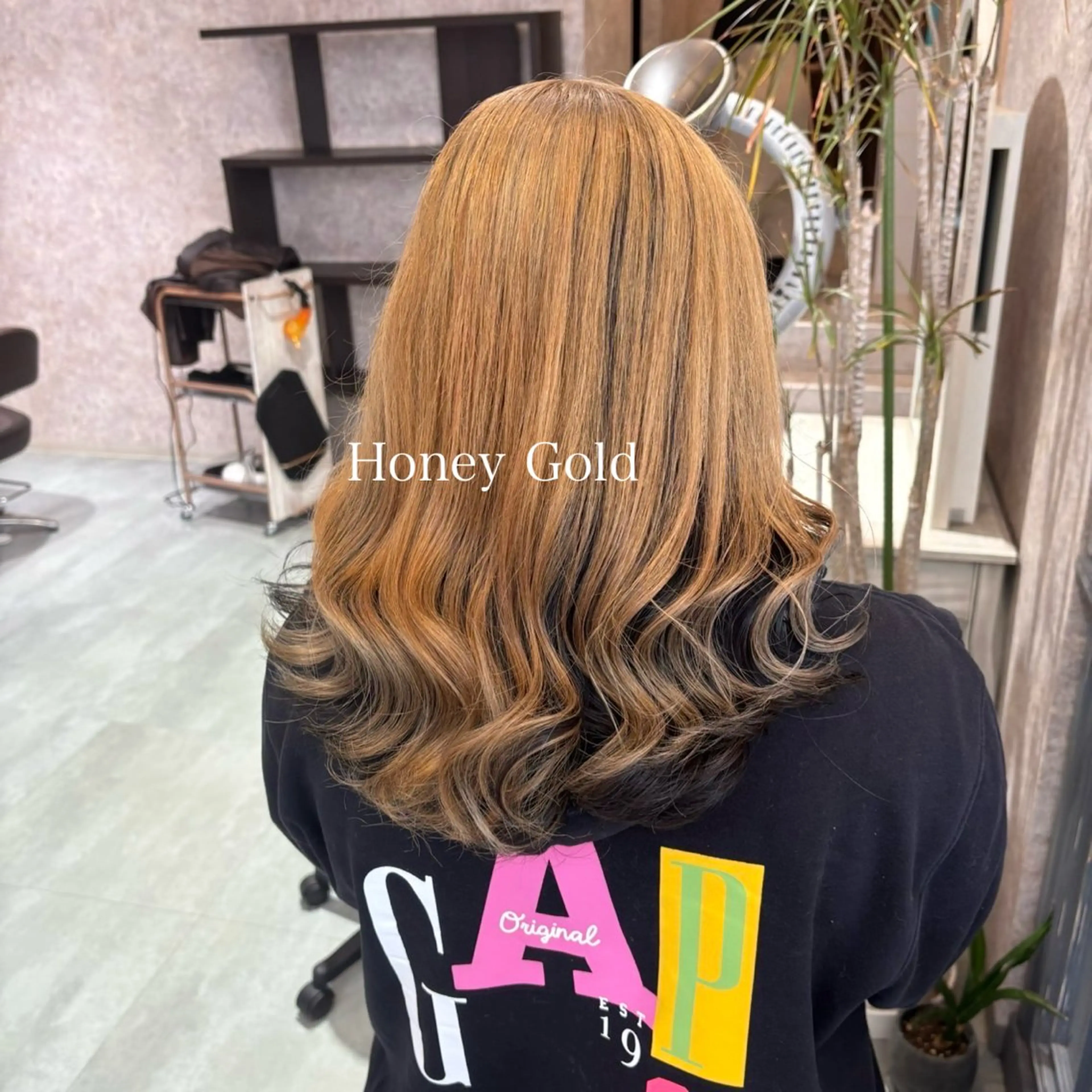 セミロング カラー ベージュカラー ブリーチ ブルーカラー ダブルカラー グラデーションカラー 🫟Blanco🫟 Color&Careのヘアスタイル