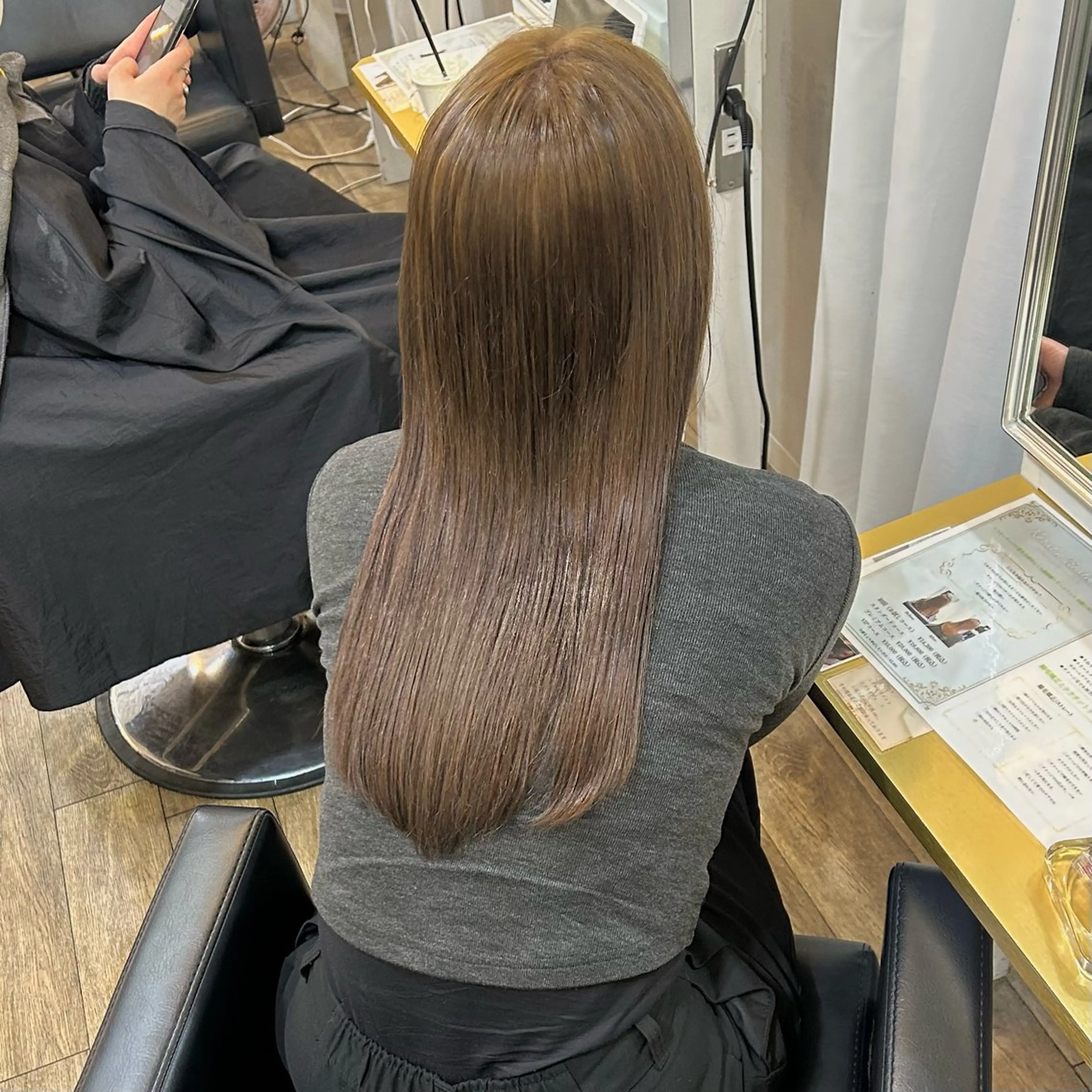 ロング カラー ベージュカラー ブリーチ ブラウンカラー 透明感カラー グレージュ カット ヘアカラー トリートメント ブリーチなしベージュ /ヘアセット/ミユのヘアスタイル