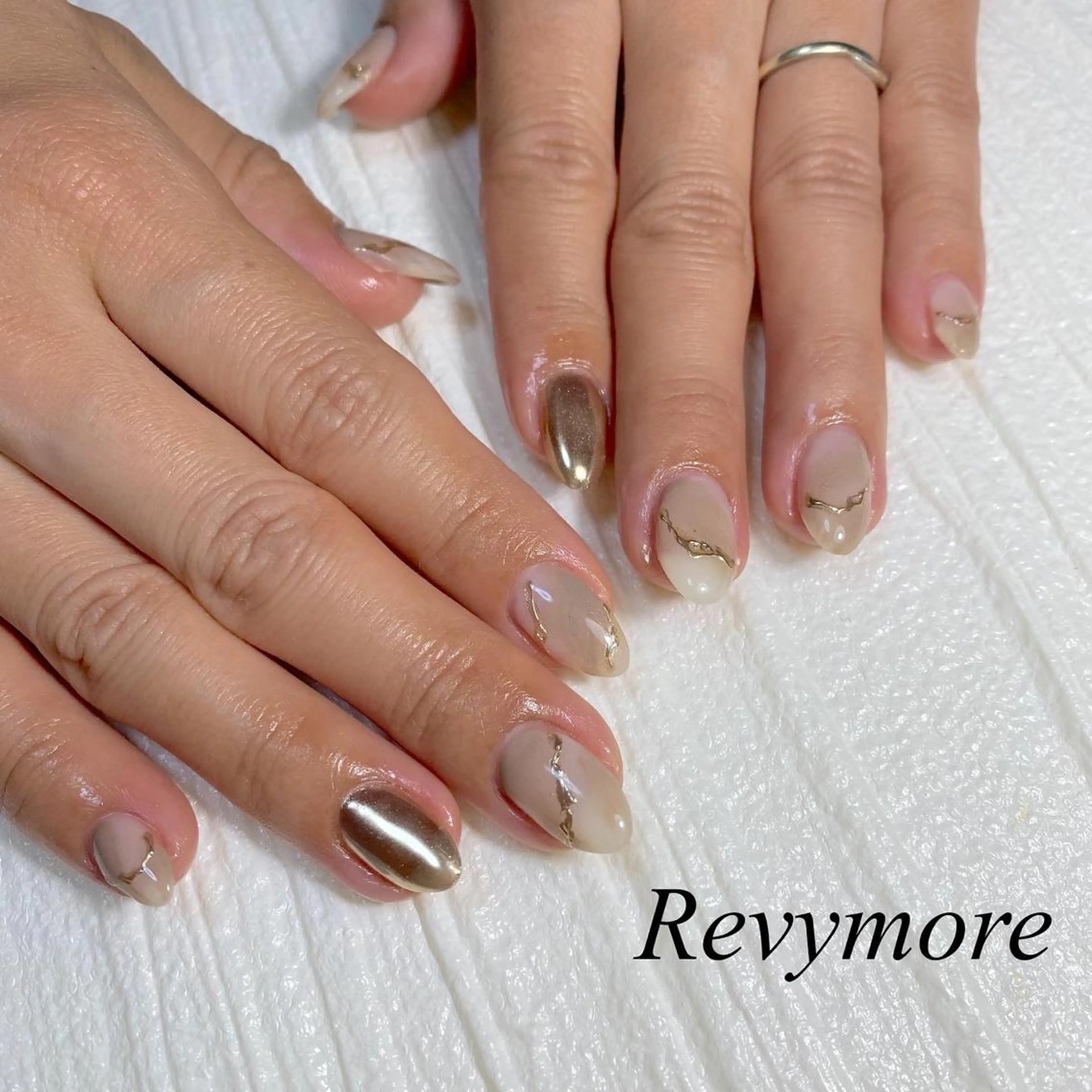 ミディアム ネイル 韓国風ヘア ジェルネイル キラキラネイル 韓国ネイル ミラーネイル nail salon Revymore所属・nail salon Revymoreのネイルデザイン