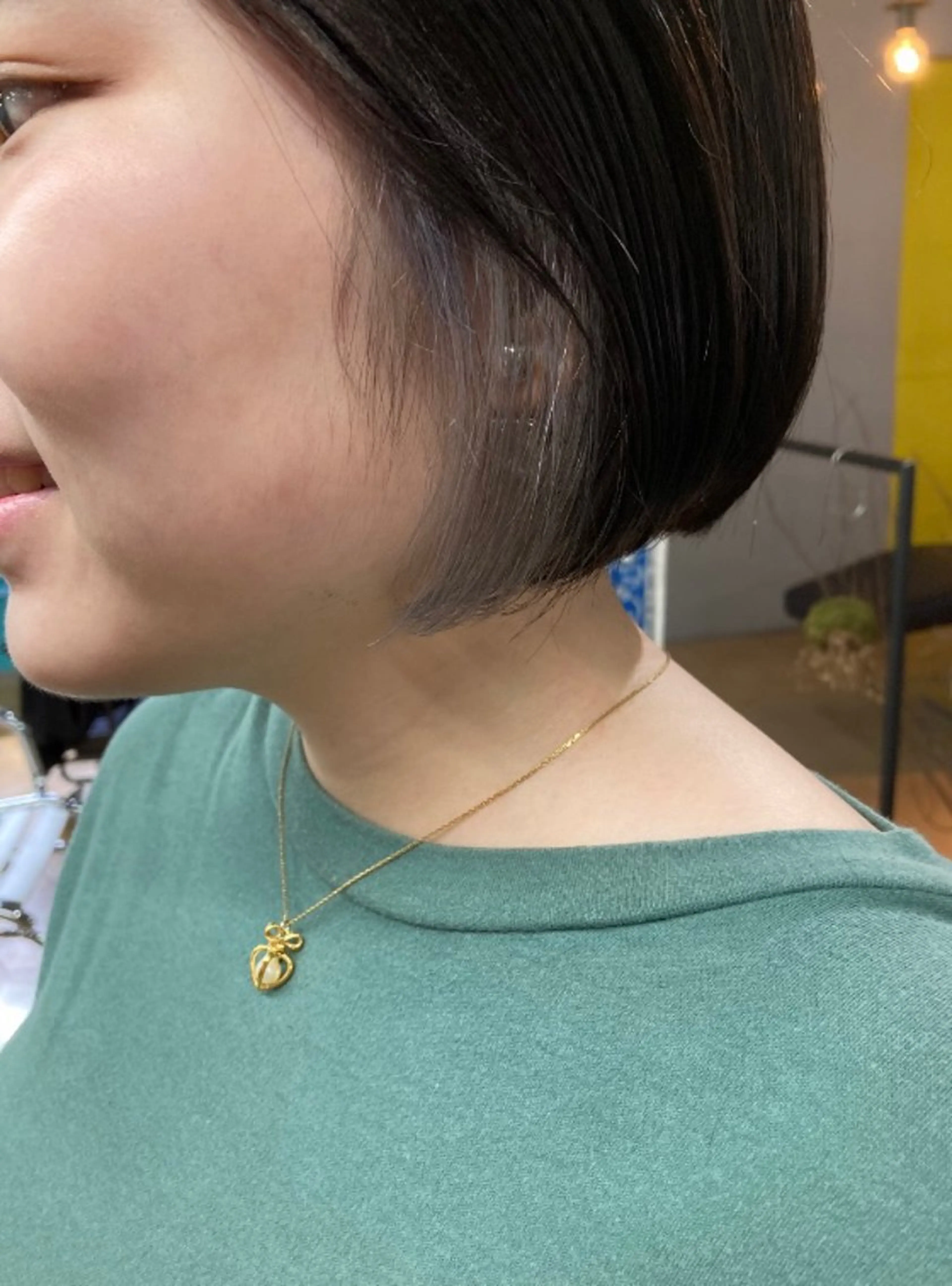 ショート カラー ブリーチ シルバー ヘアカラー 1inch所属・透明感カラー レイヤー亀井唯登のヘアスタイル