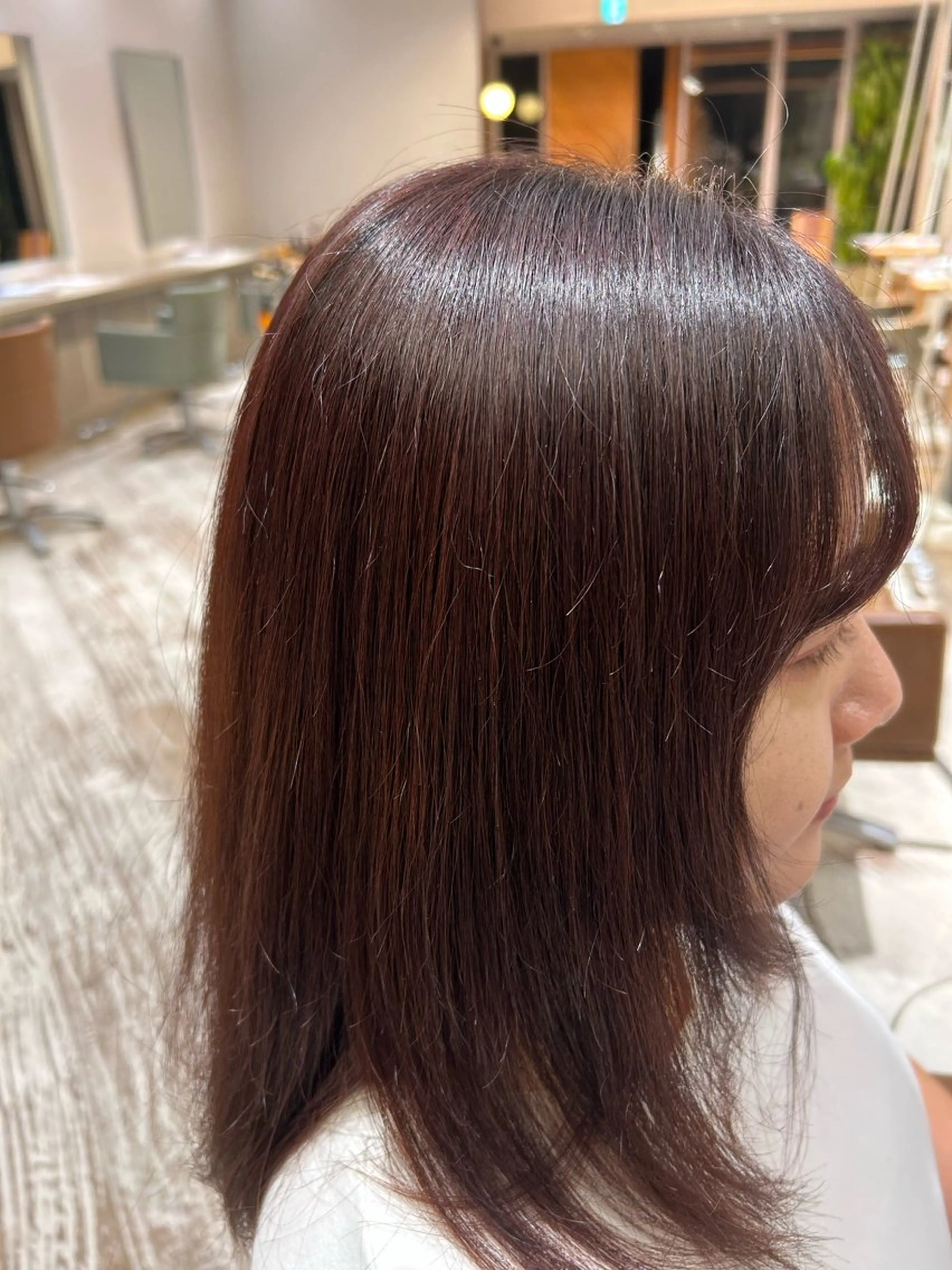 ミディアム カラー 谷 花音のヘアスタイル