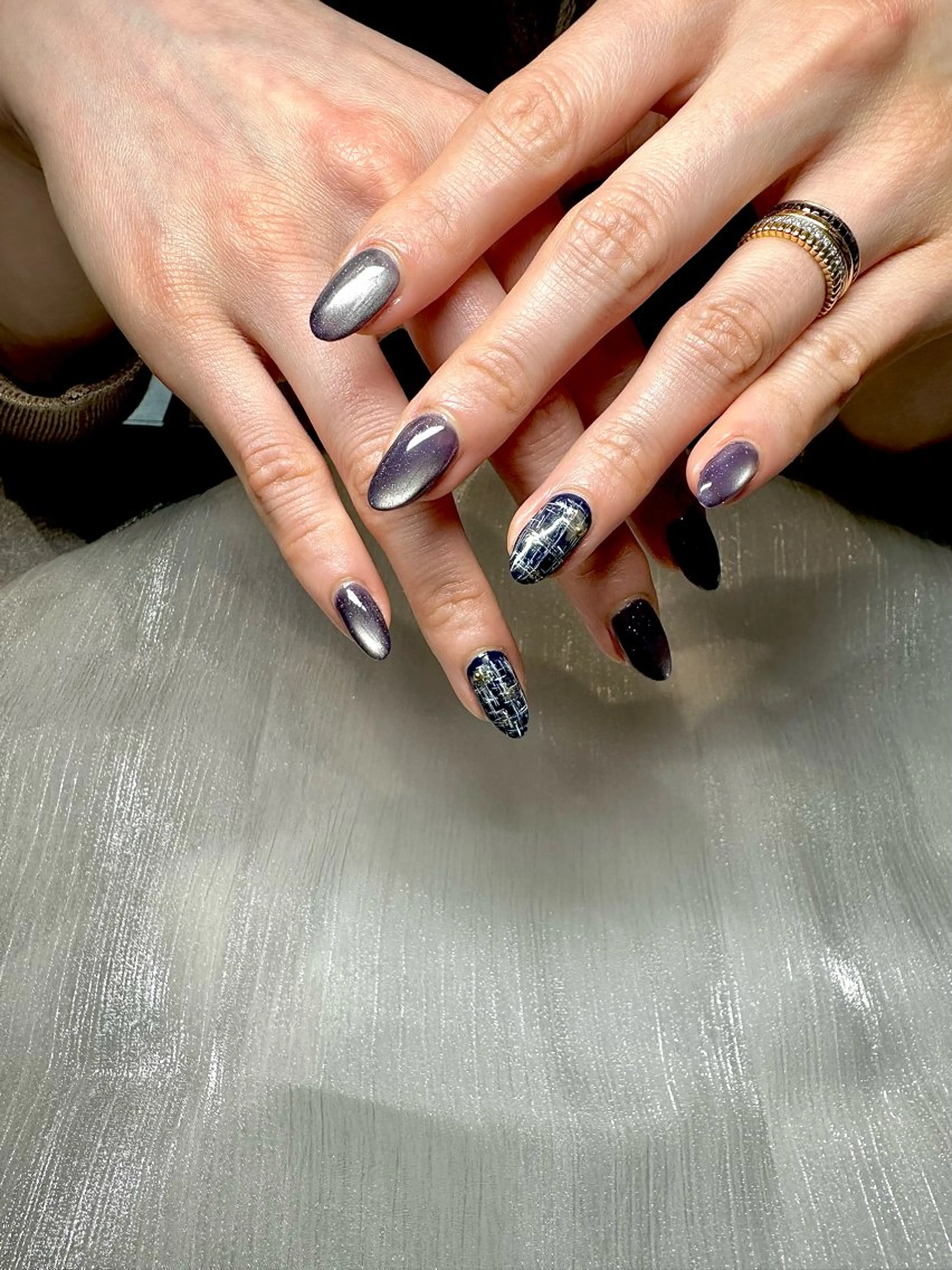 ネイル ゴールド マグネットネイル ネイビー ツイードネイル ホワイト ハンドネイル cres nail（スクールW内）所属・Sei ｜ cres nailのネイルデザイン