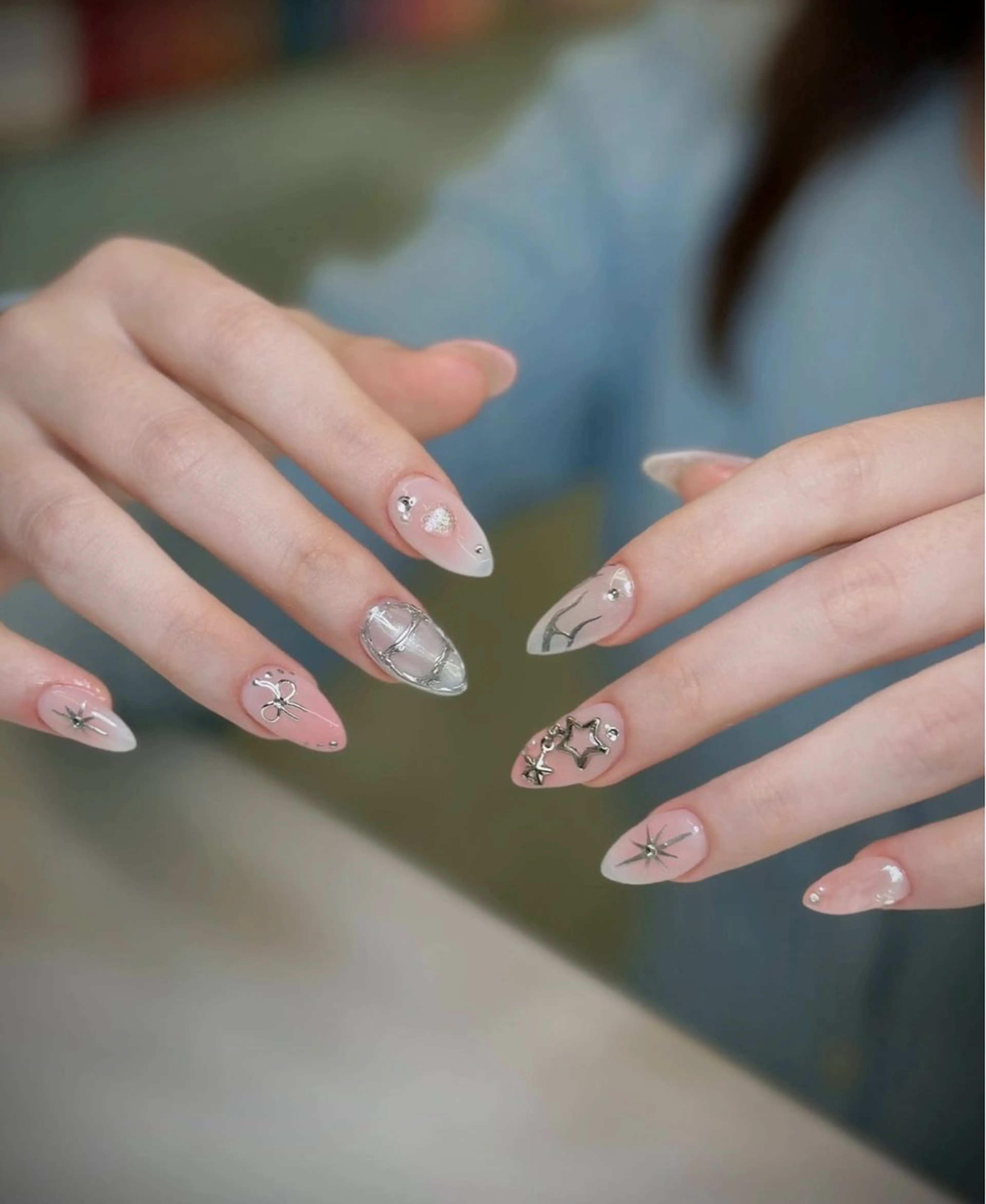 ネイル アニマル柄 オーロラネイル チークネイル フラッシュネイル ジェルネイル ハンドネイル Tira Nailのネイルデザイン