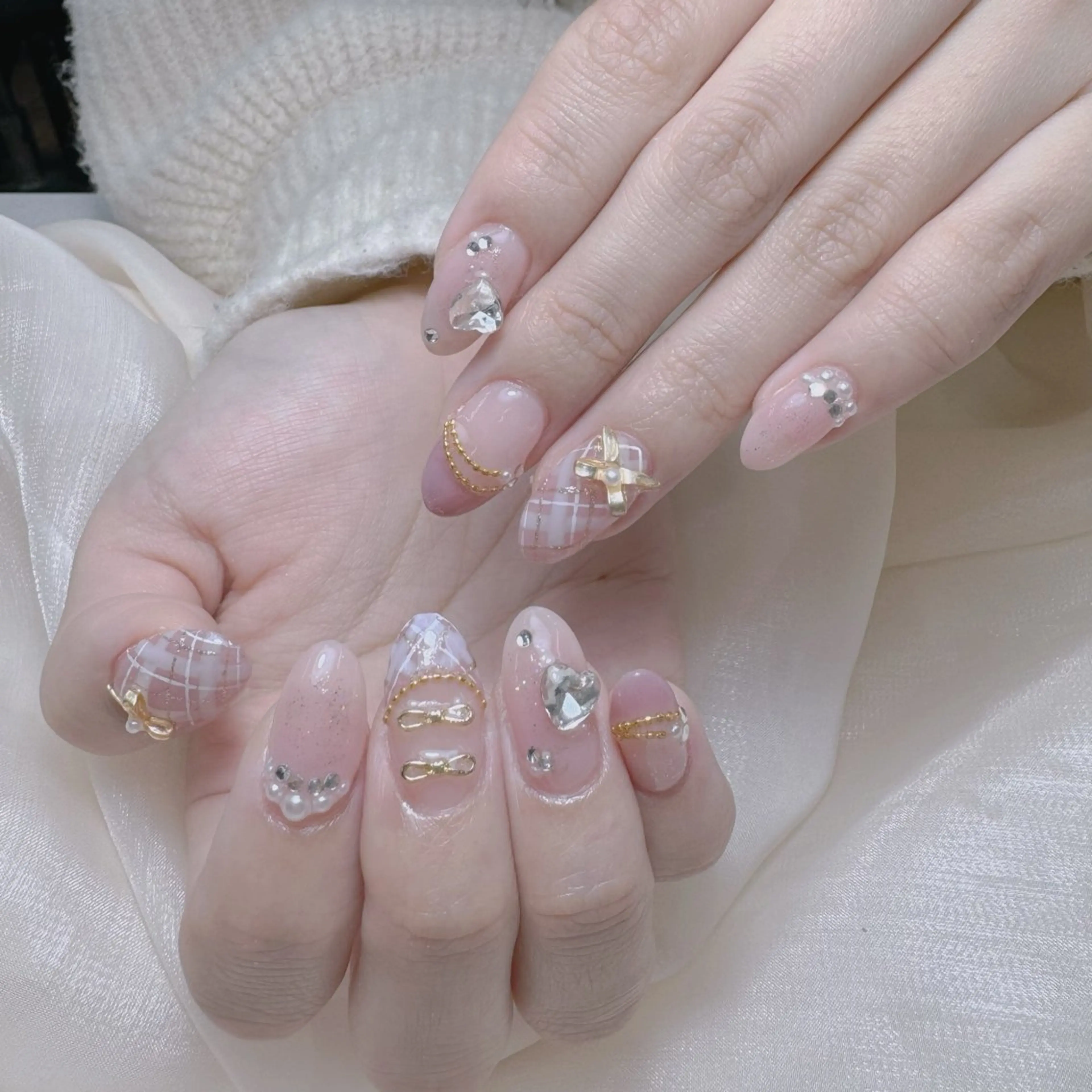 ネイル オーロラネイル フレンチネイル ハート 韓国ネイル レース ハンドネイル Melody Nail所属・Melody  3D/スカルプ専門店のネイルデザイン