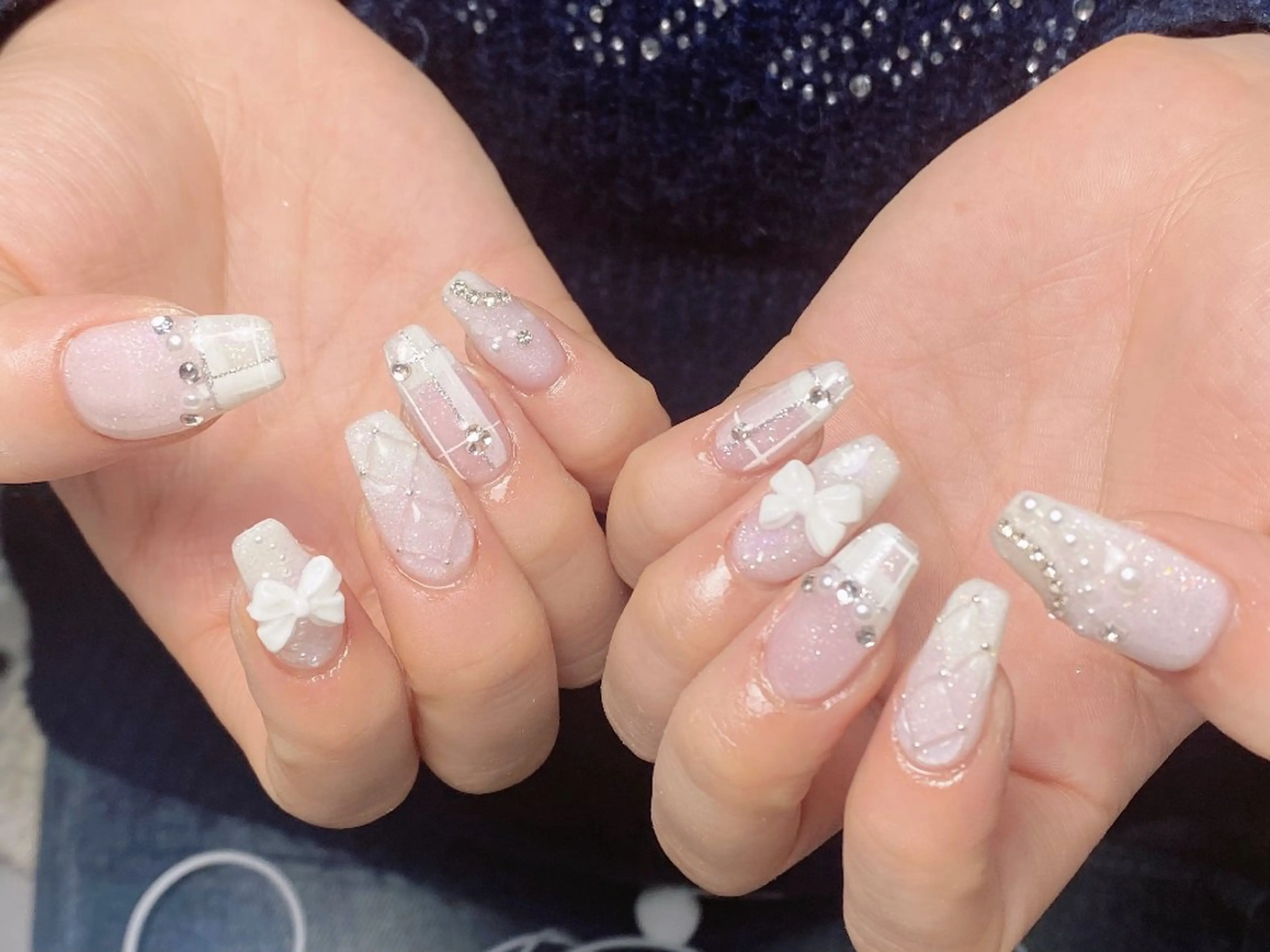ネイル チークネイル フレンチネイル ジェルネイル ガーリー キラキラネイル ハンドネイル UM Nail Salonのネイルデザイン