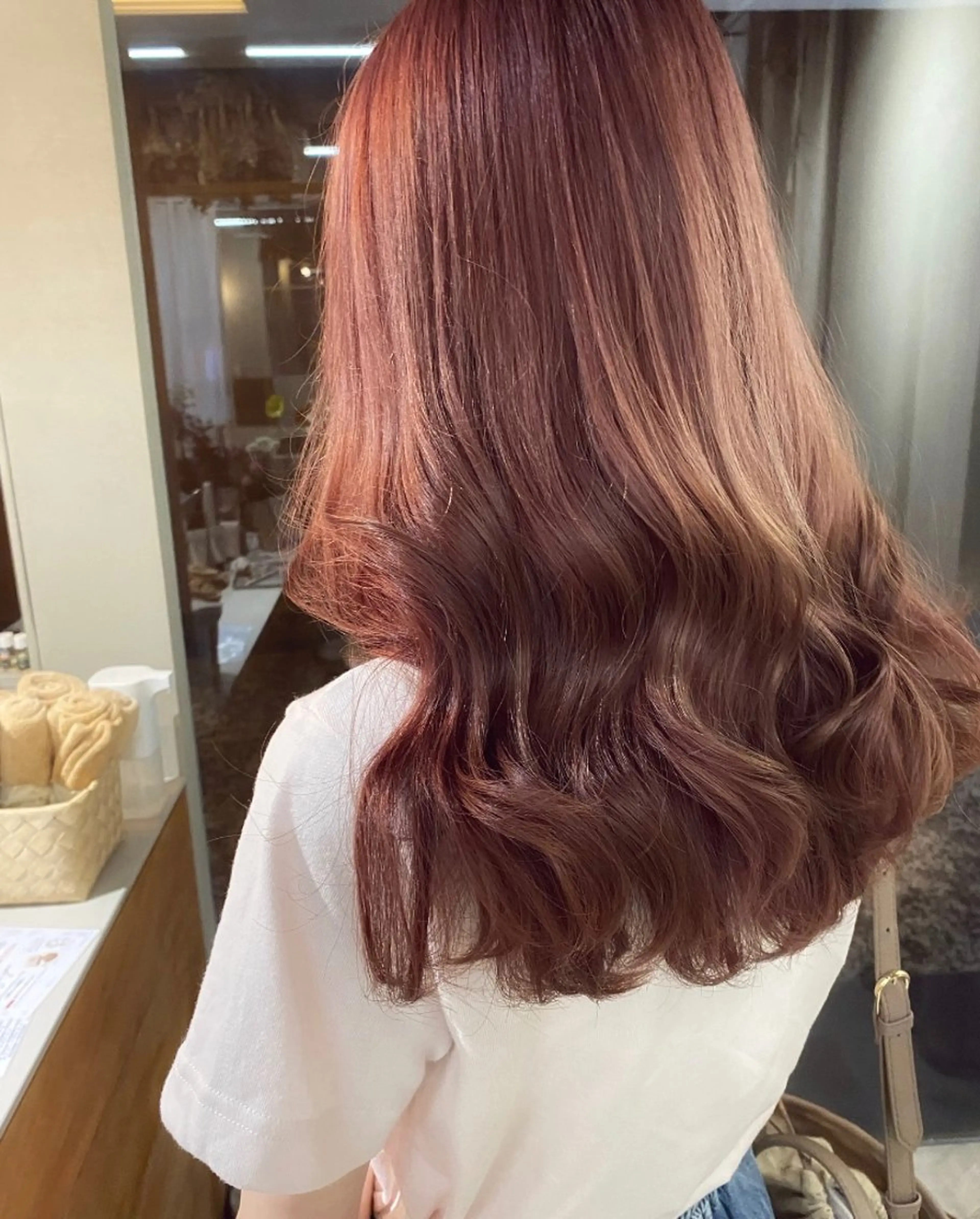 ロング カラー ベージュカラー ブリーチ ピンクカラー ピンクベージュ 韓国風ヘア ヘアカラー トリートメント erika /韓国ヘアのヘアスタイル