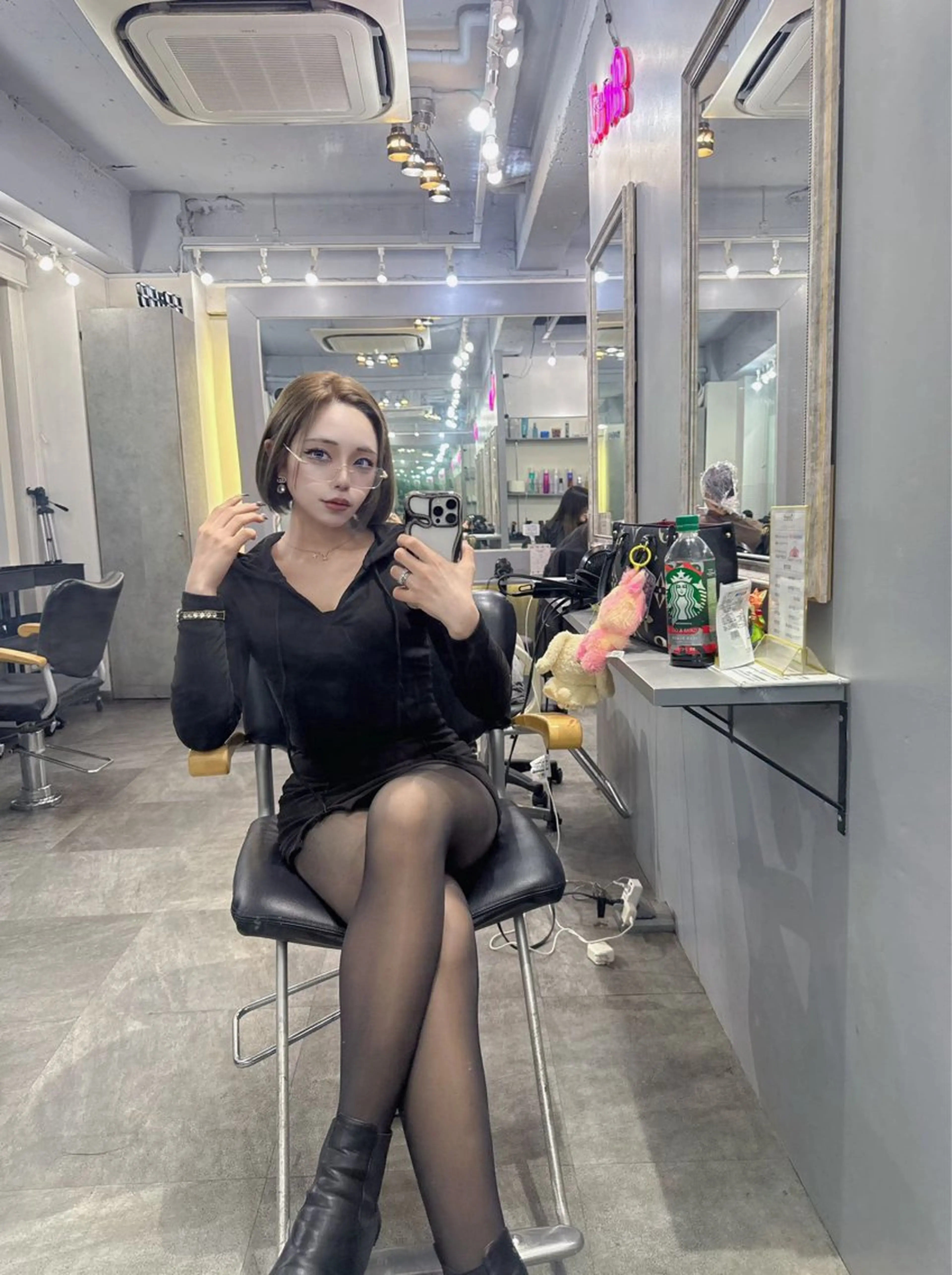 ショート カット ヘアカラー トリートメント 美髪/髪質改善 レイヤー/透けカラーのヘアスタイル