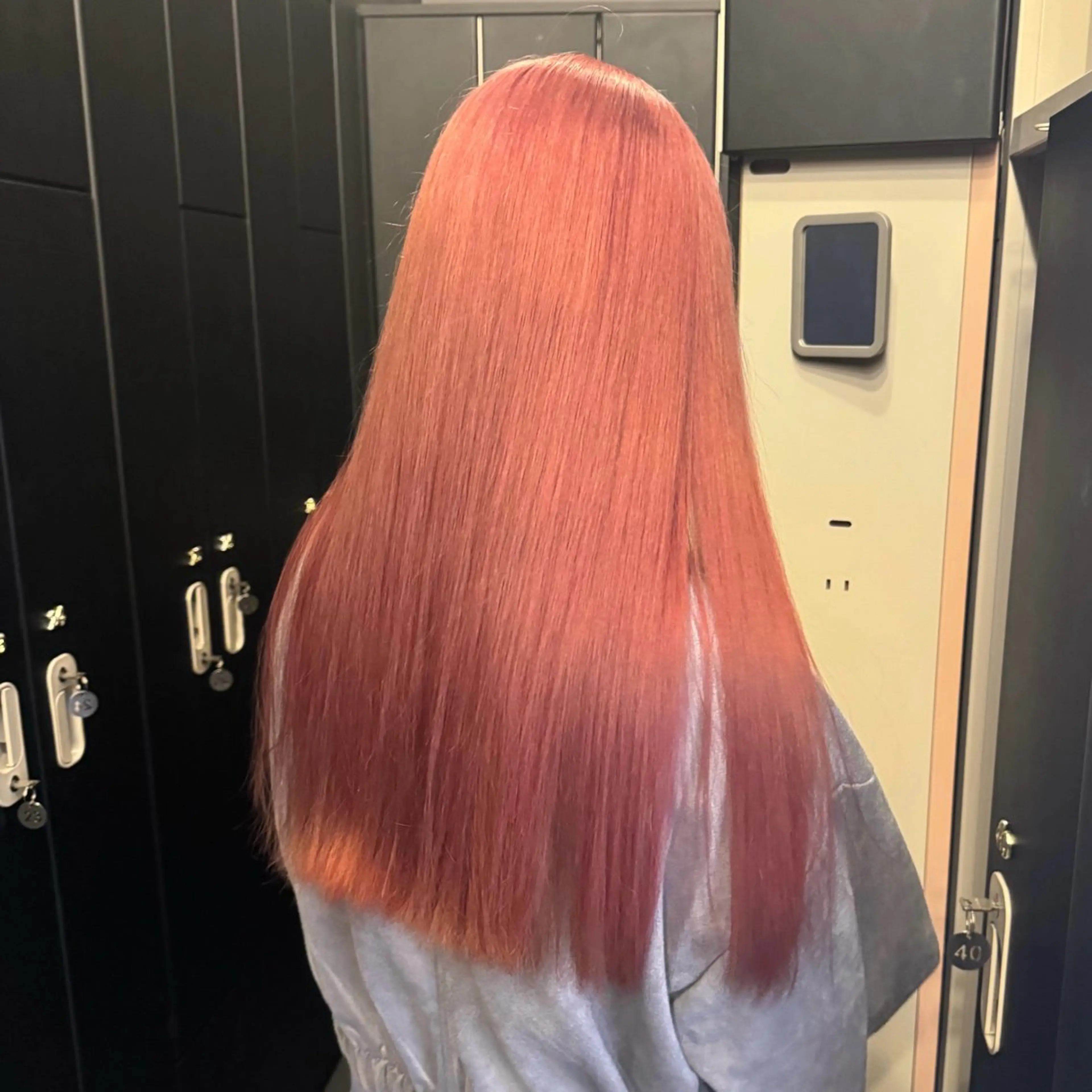 セミロング カラー ブリーチ ダブルカラー ハイトーンカラー ピンクカラー 🌼動き×透明感🩵 ハイトーン/ナナのヘアスタイル