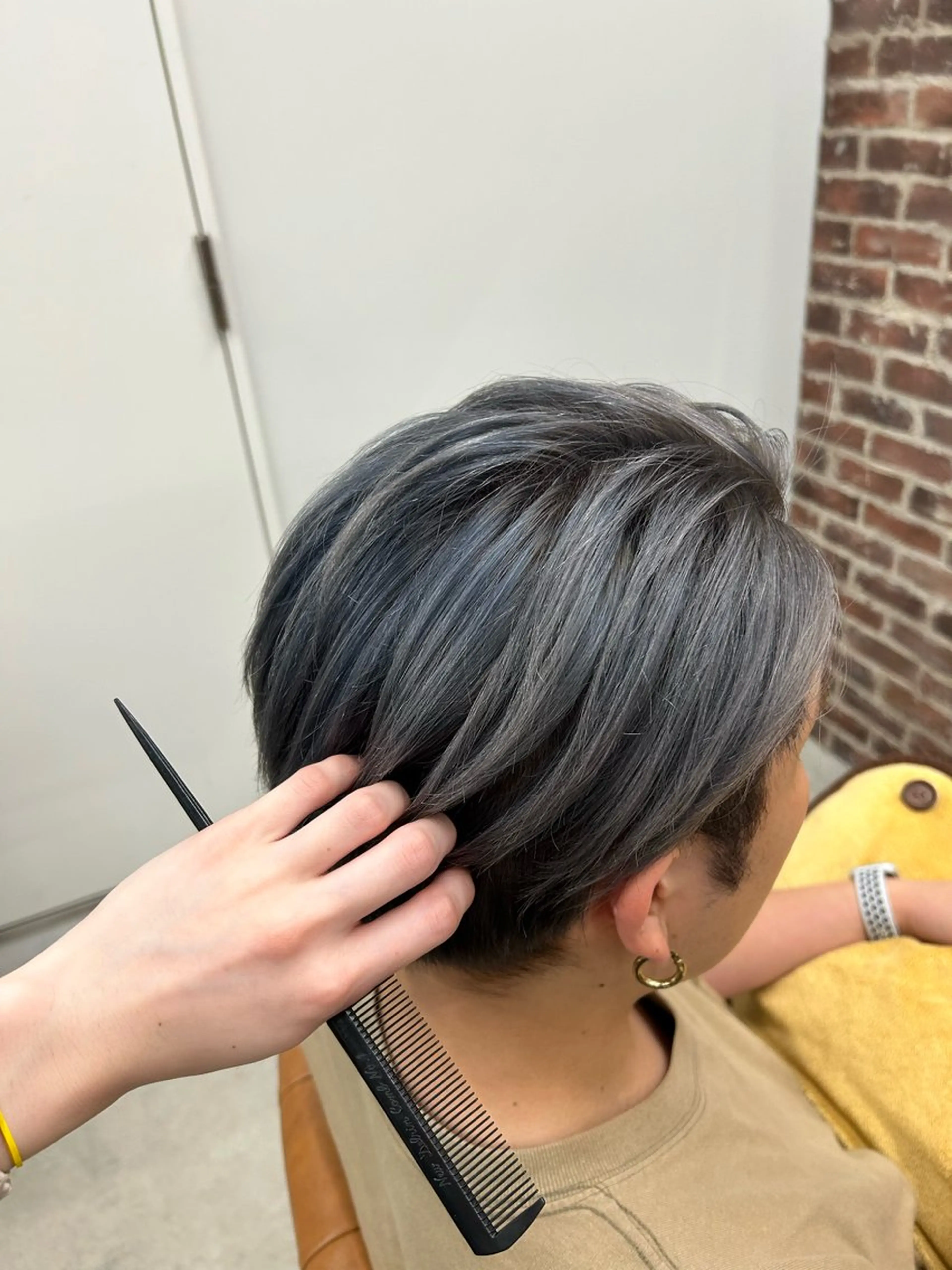 カラー メンズ メンズブリーチ ブリーチ ケアブリーチ シルバー ヘアカラー トリートメント 山野愛子美容室銀座店所属・🌼髪質改善/透明感 艶髪タケドミのヘアスタイル