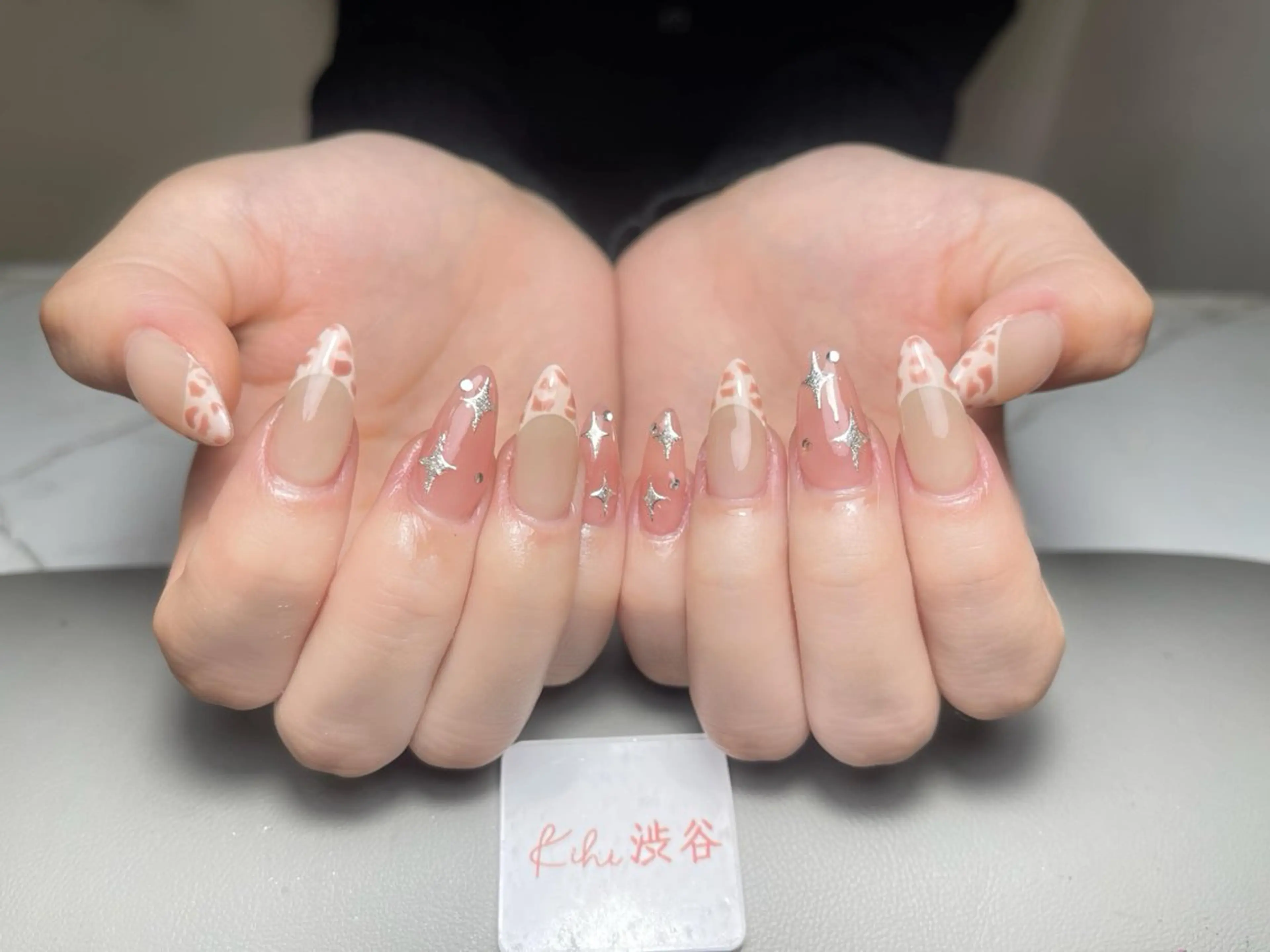 ネイル アートネイル フレンチネイル ジェルネイル グラデーション 韓国ネイル ハンドネイル 💕鈴木ユリ パラジェル/オフ無料のネイルデザイン