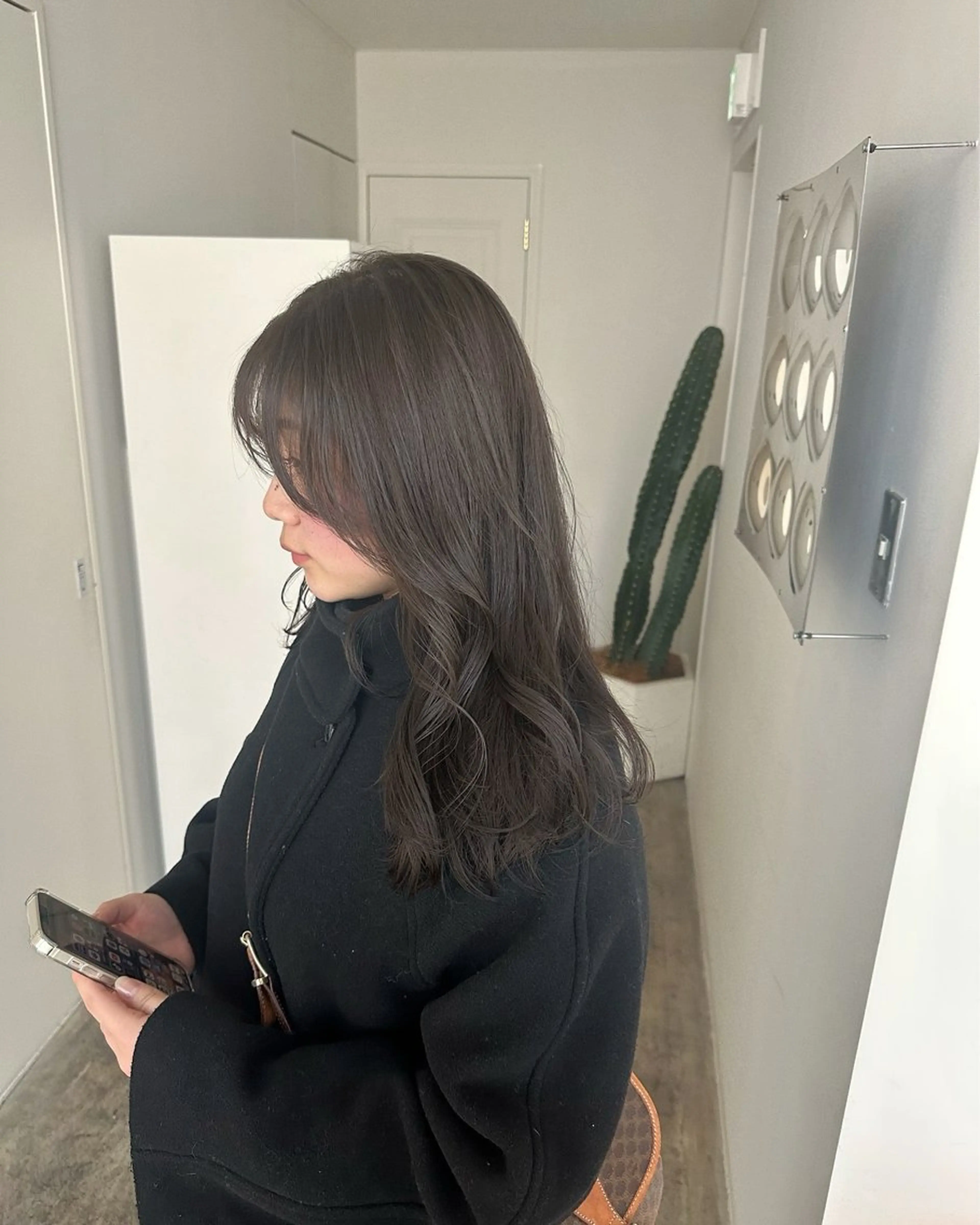 ロング カラー ベージュカラー グレージュ イルミナカラー 髪質改善 似合わせカット 髪質改善/似合わせ カラー/レイヤーのヘアスタイル