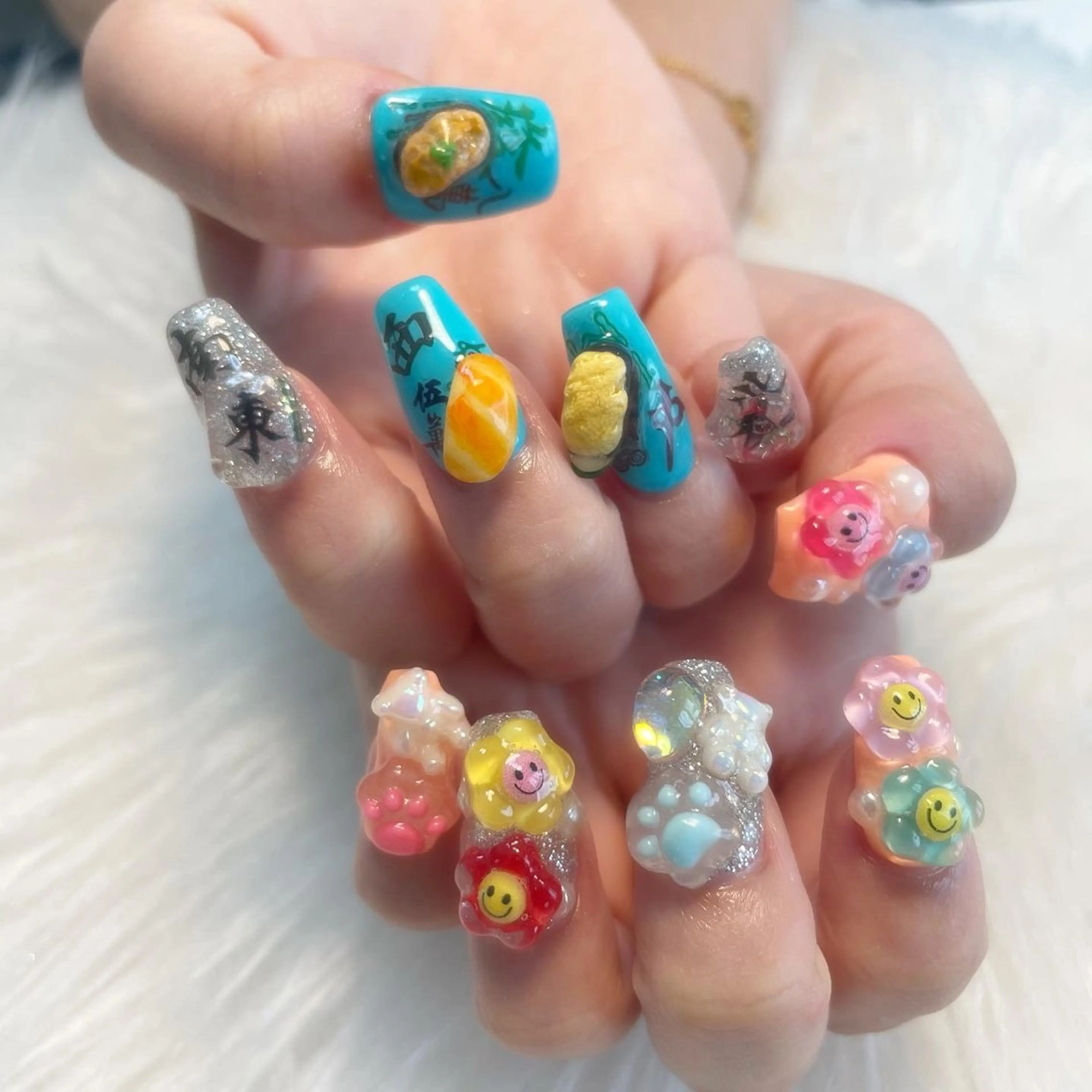 ネイル ハンドネイル ゴテゴテ💙ワンホン リオナのネイルデザイン