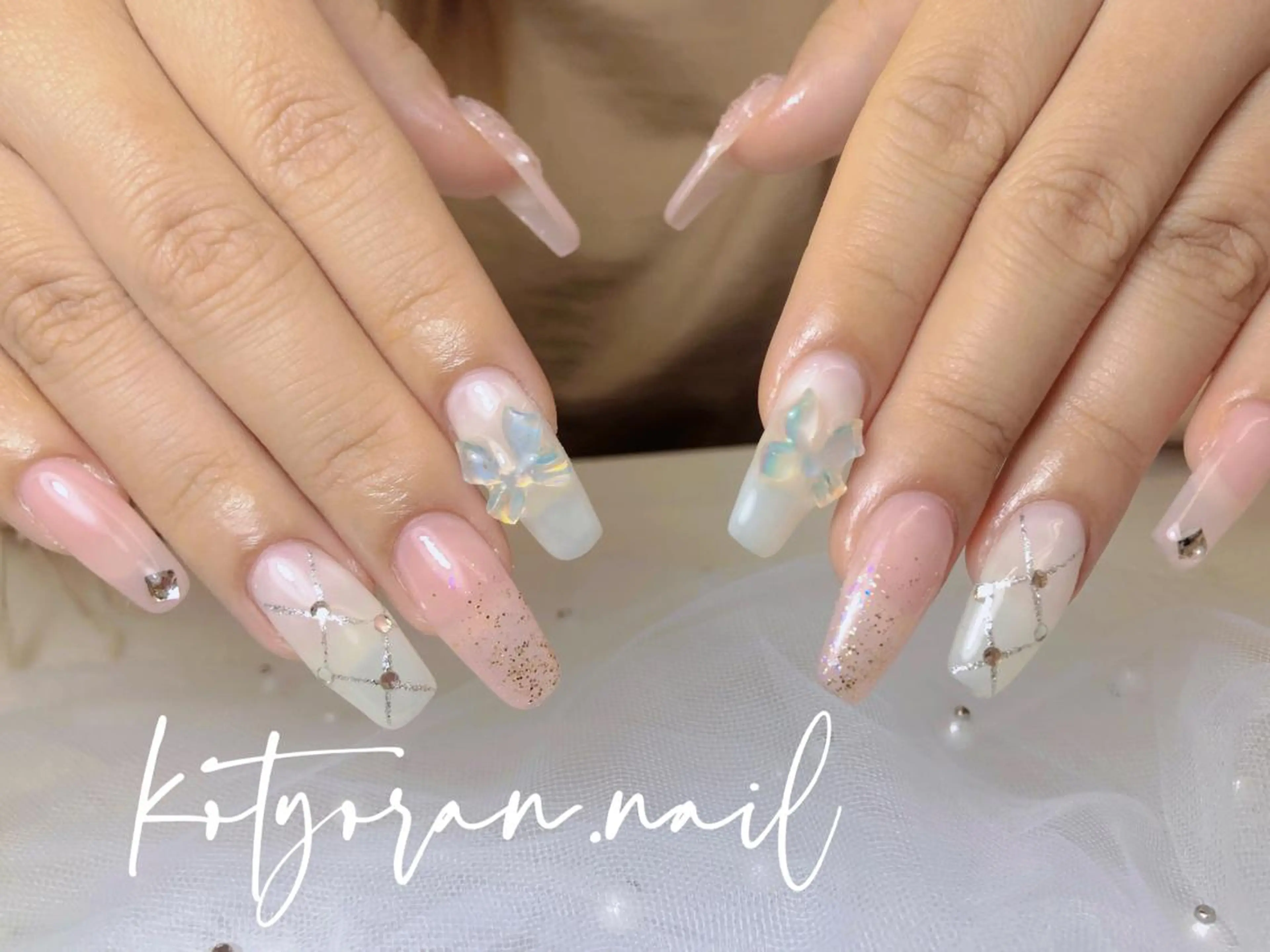 ネイル ハンドネイル Mona【パラジェル ・長さ出し専門店】のネイルデザイン