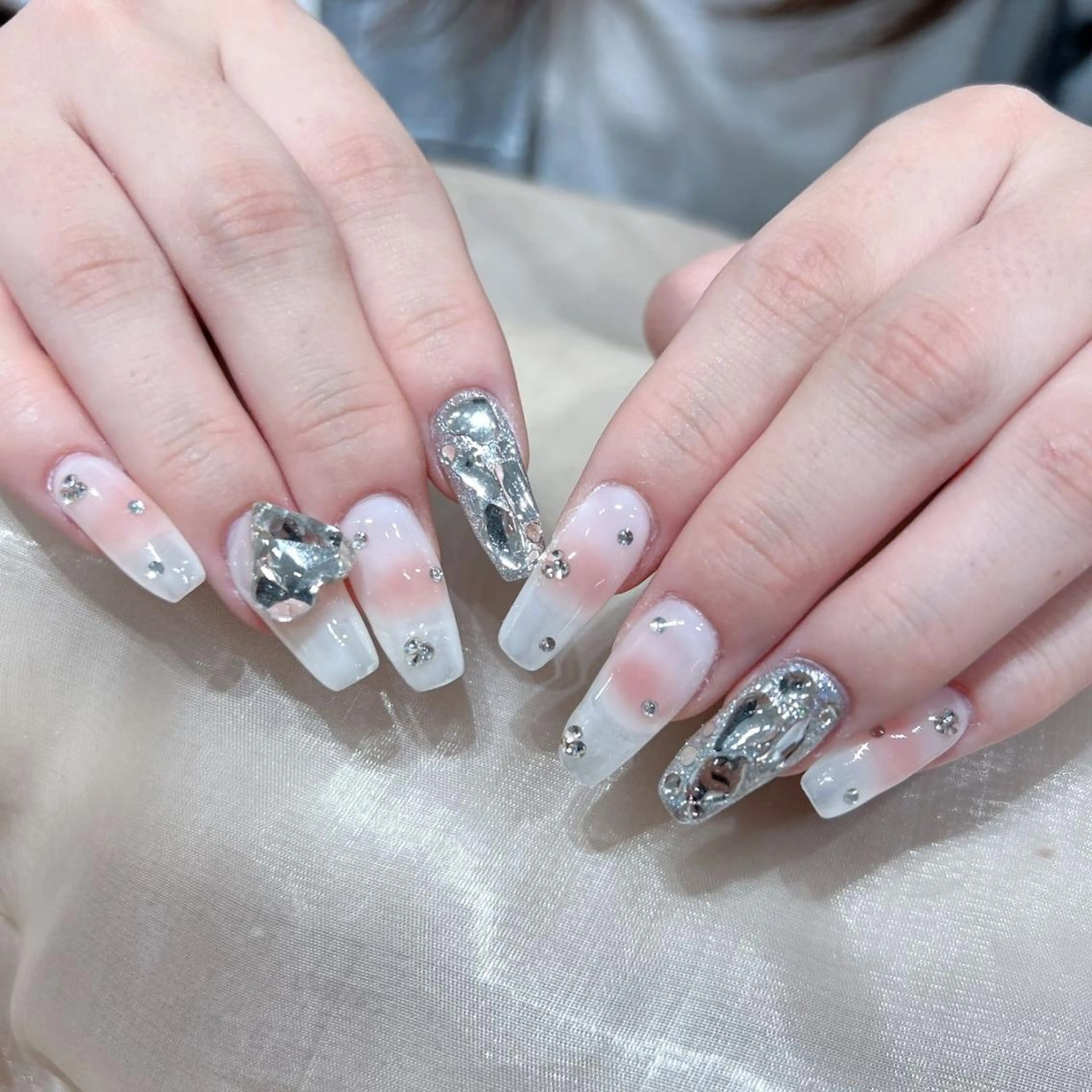 ネイル アートネイル 長さ出し ネイルチップ Queens PUPUのネイルデザイン