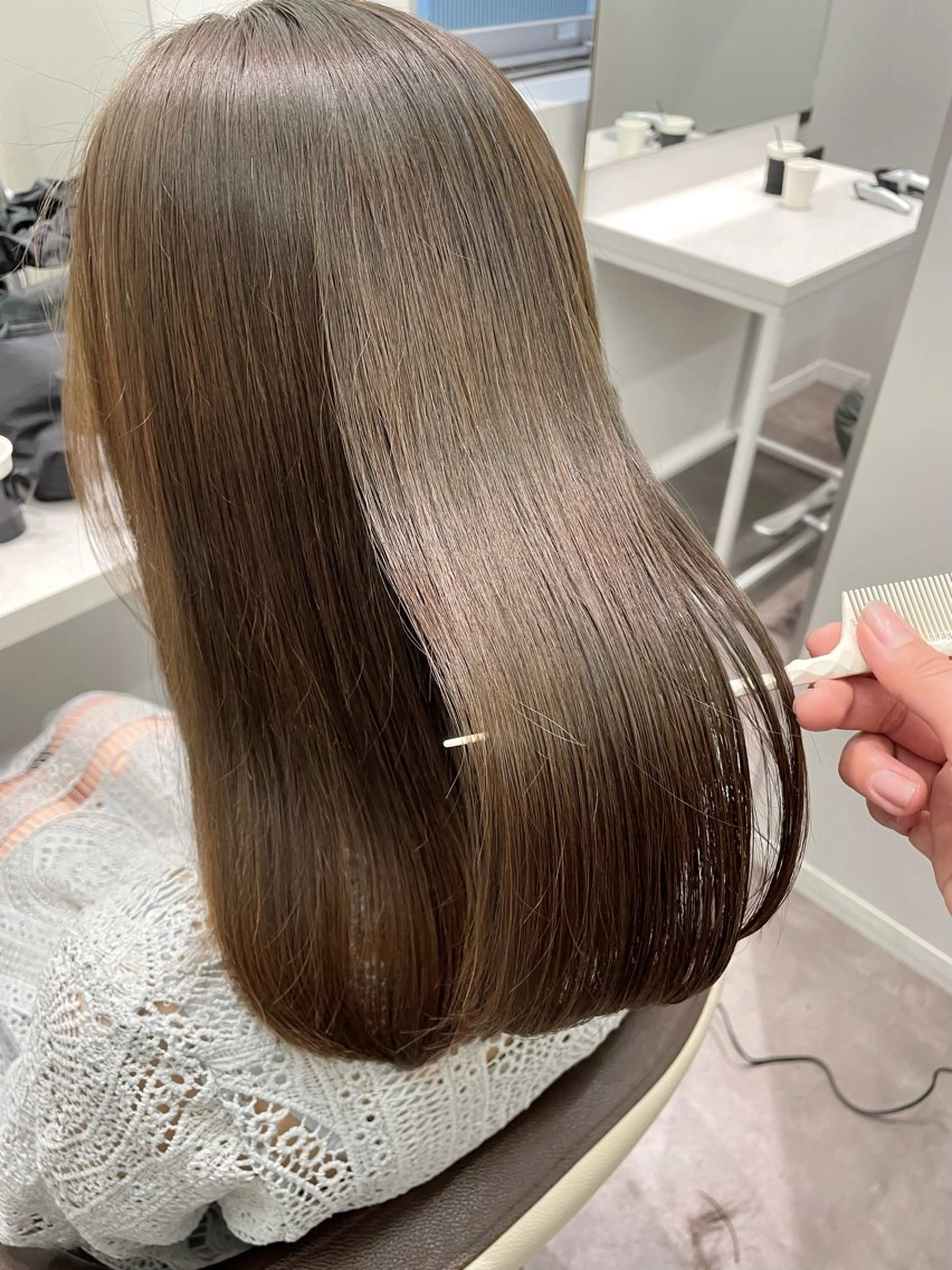 セミロング salowin銀座6丁目所属・銀座 Megumiのヘアスタイル