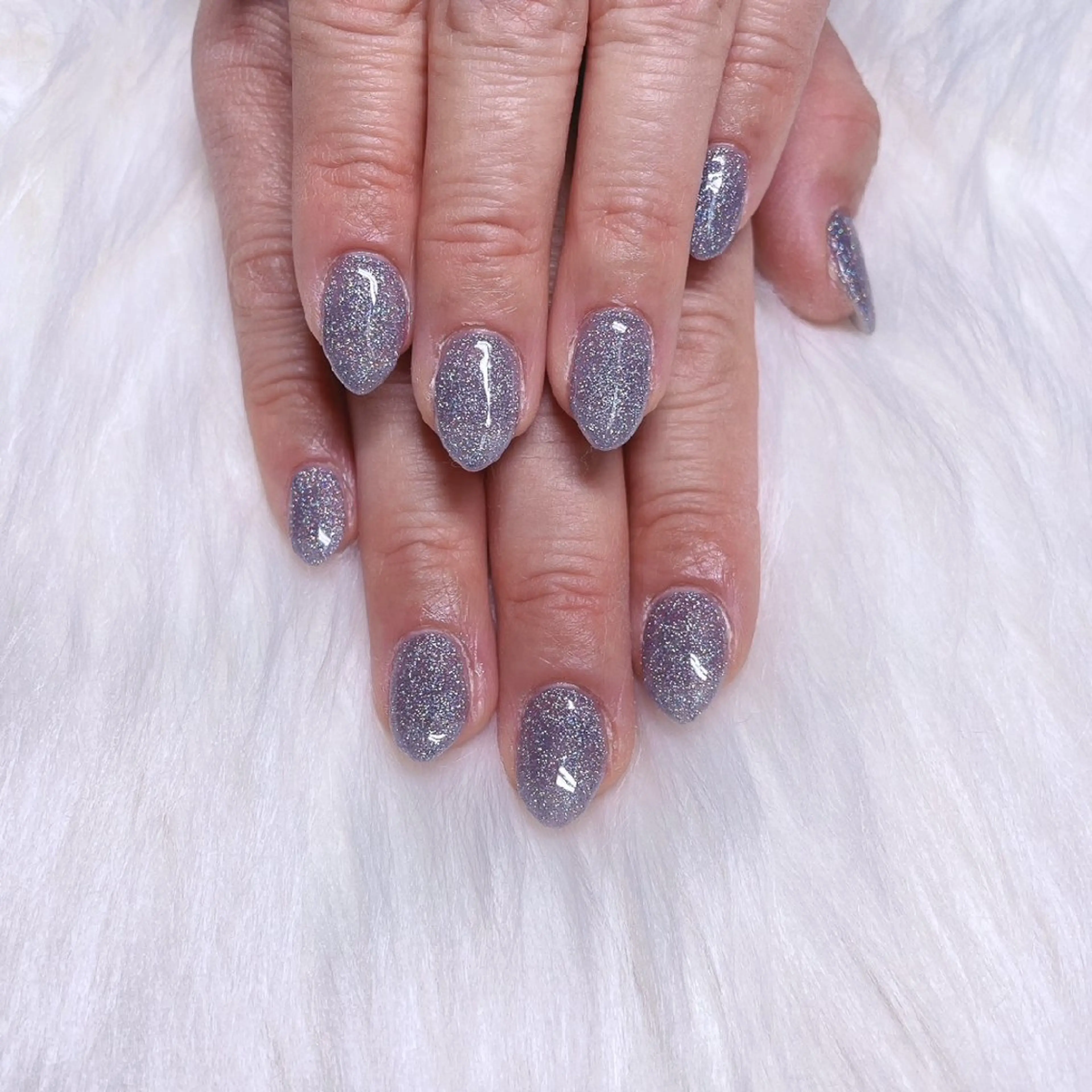 ワンカラー、ラメグラデーション (オフ込み)　パーツ等無しのシンプルなネイルを好む方向けの写真