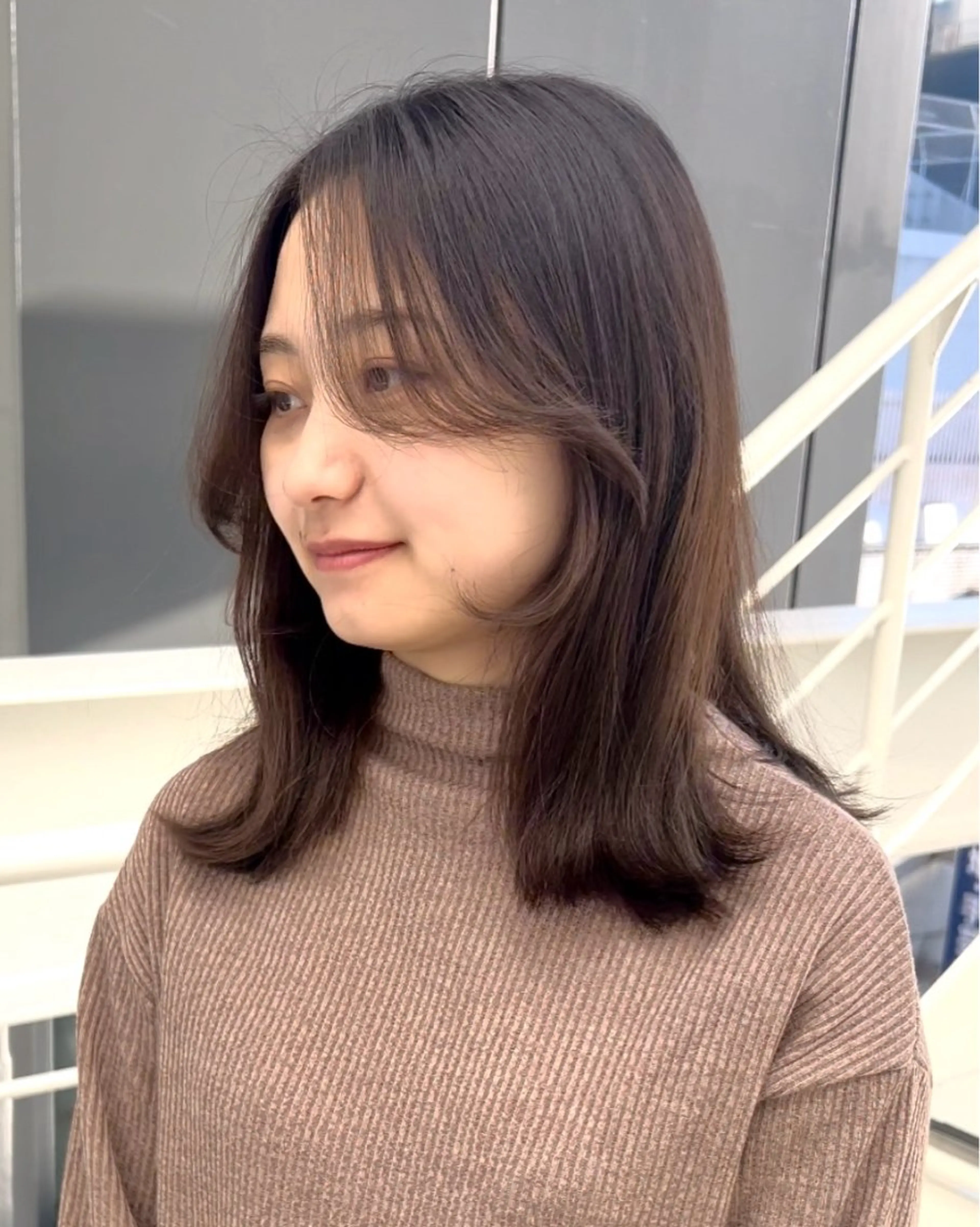 ミディアム ミディアムレイヤー 顔まわりレイヤー レイヤーカット カット ヘアカラー トリートメント しおり/パーマ/ newi町田のヘアスタイル