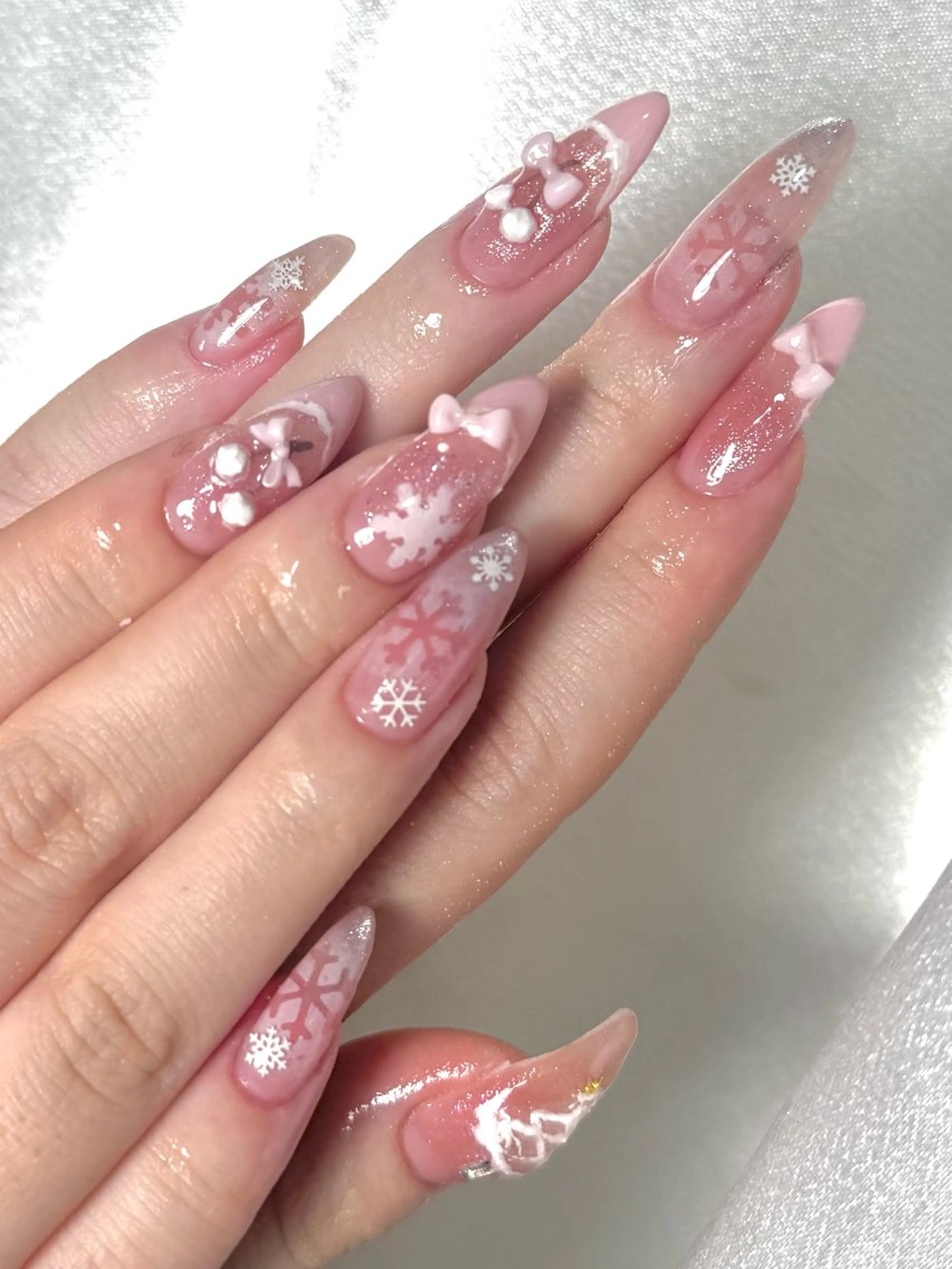 ネイル ハンドネイル ルシイ🎀新宿長さ 出しパーツ専門店のネイルデザイン