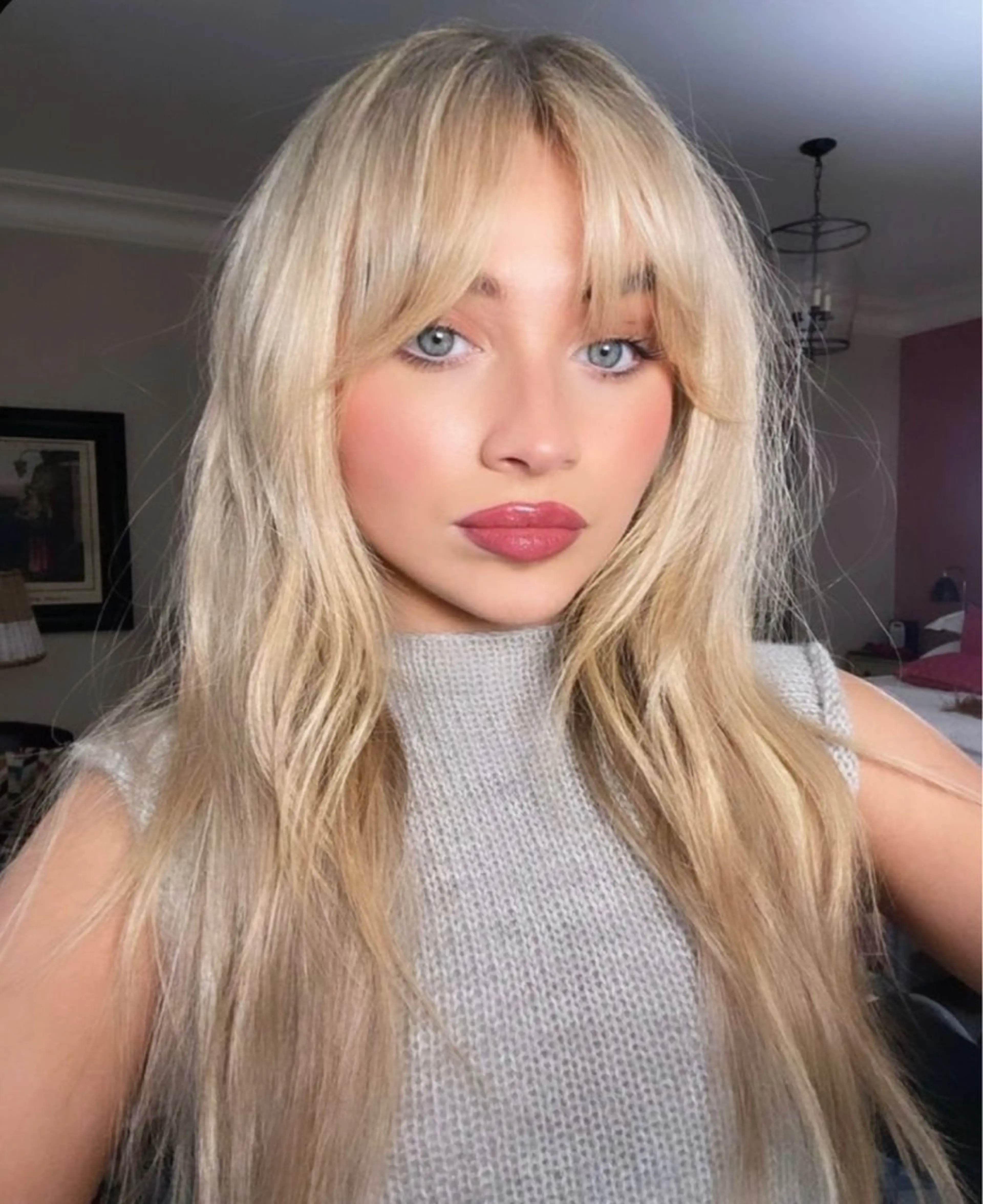 ロング karin💋海外 レイヤーカットのヘアスタイル