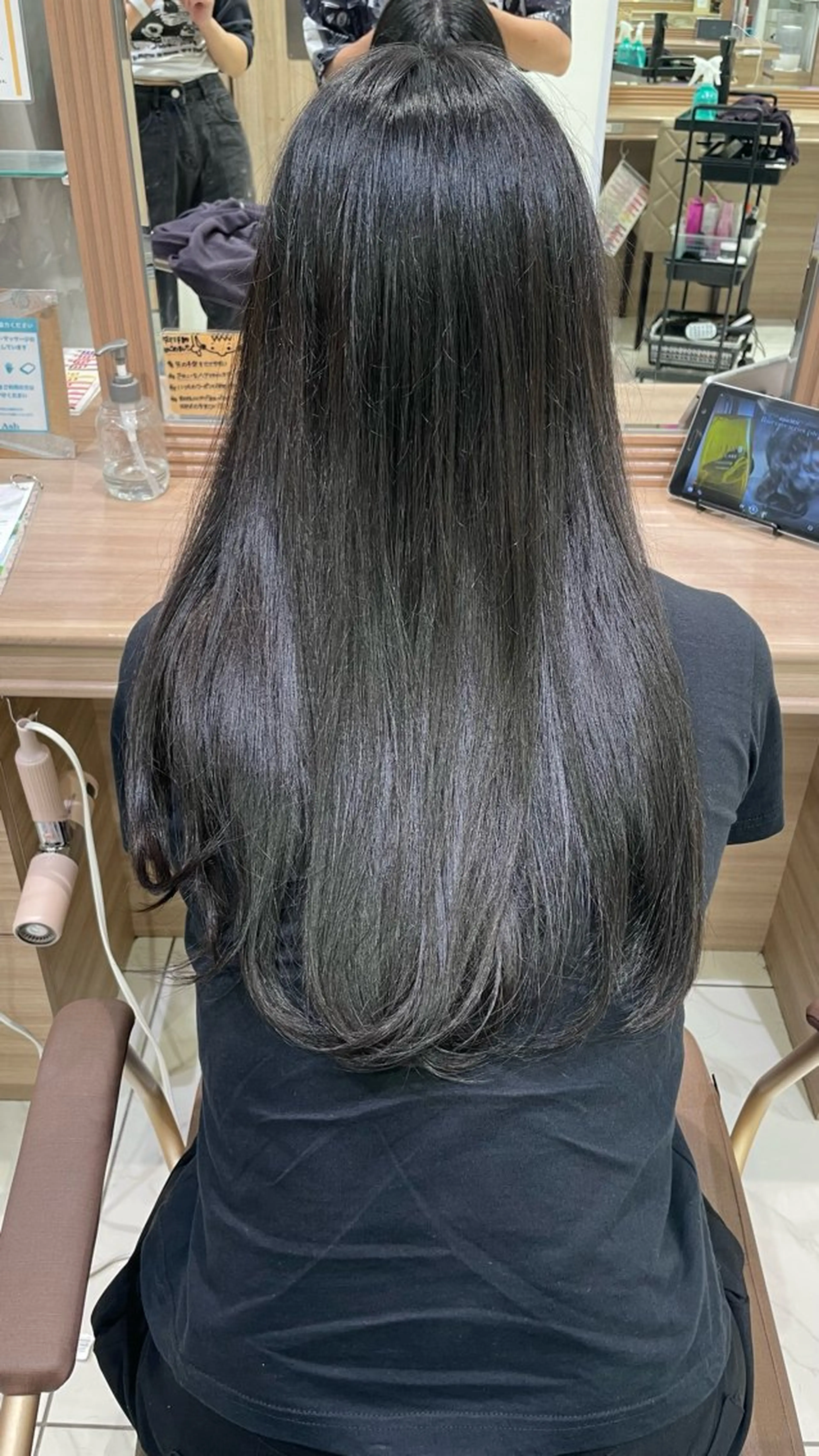 セミロング ハイトーン募集中 💜✝️荒川優輝のヘアスタイル