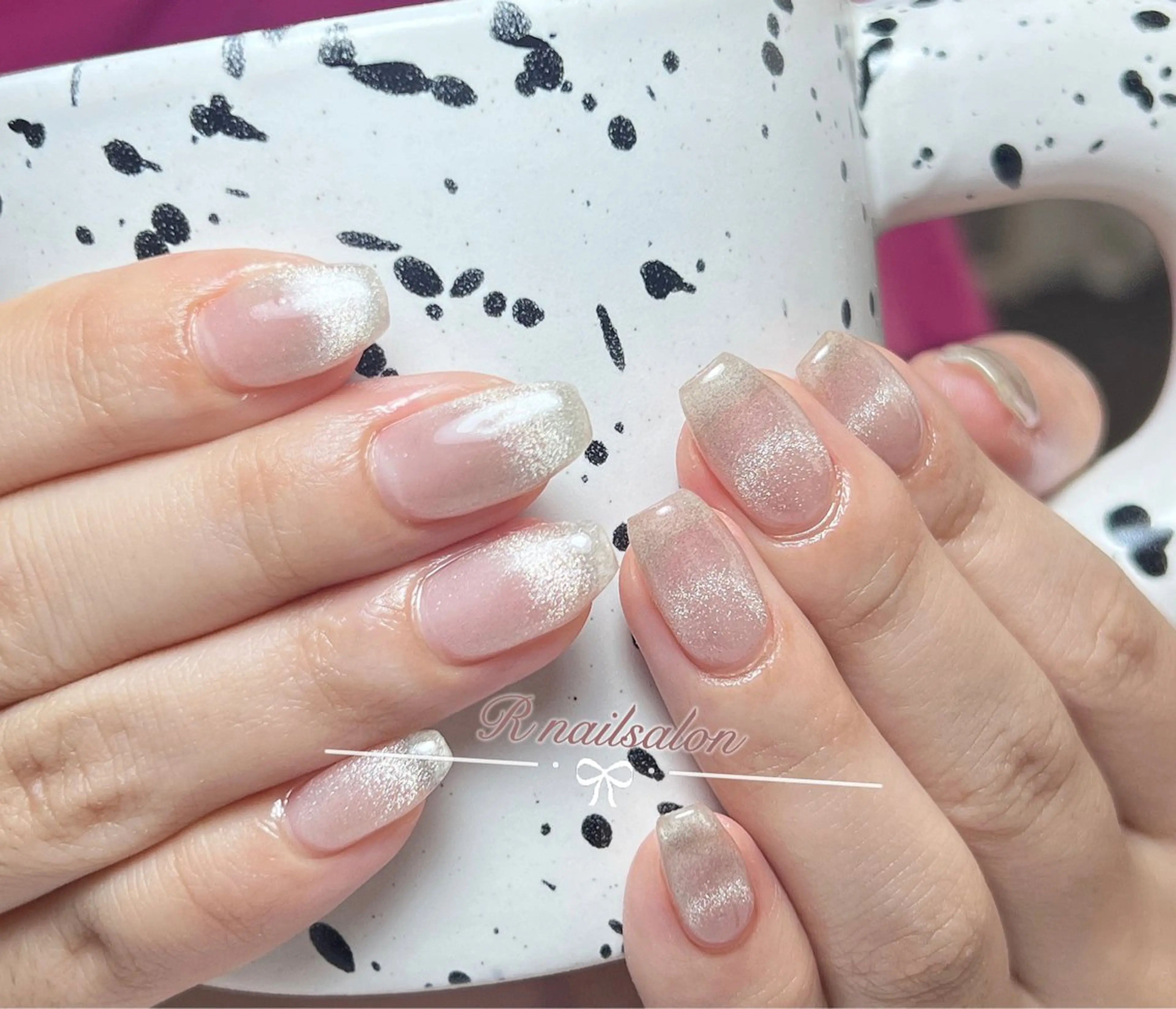 ミディアム R NAILSALONのネイルデザイン