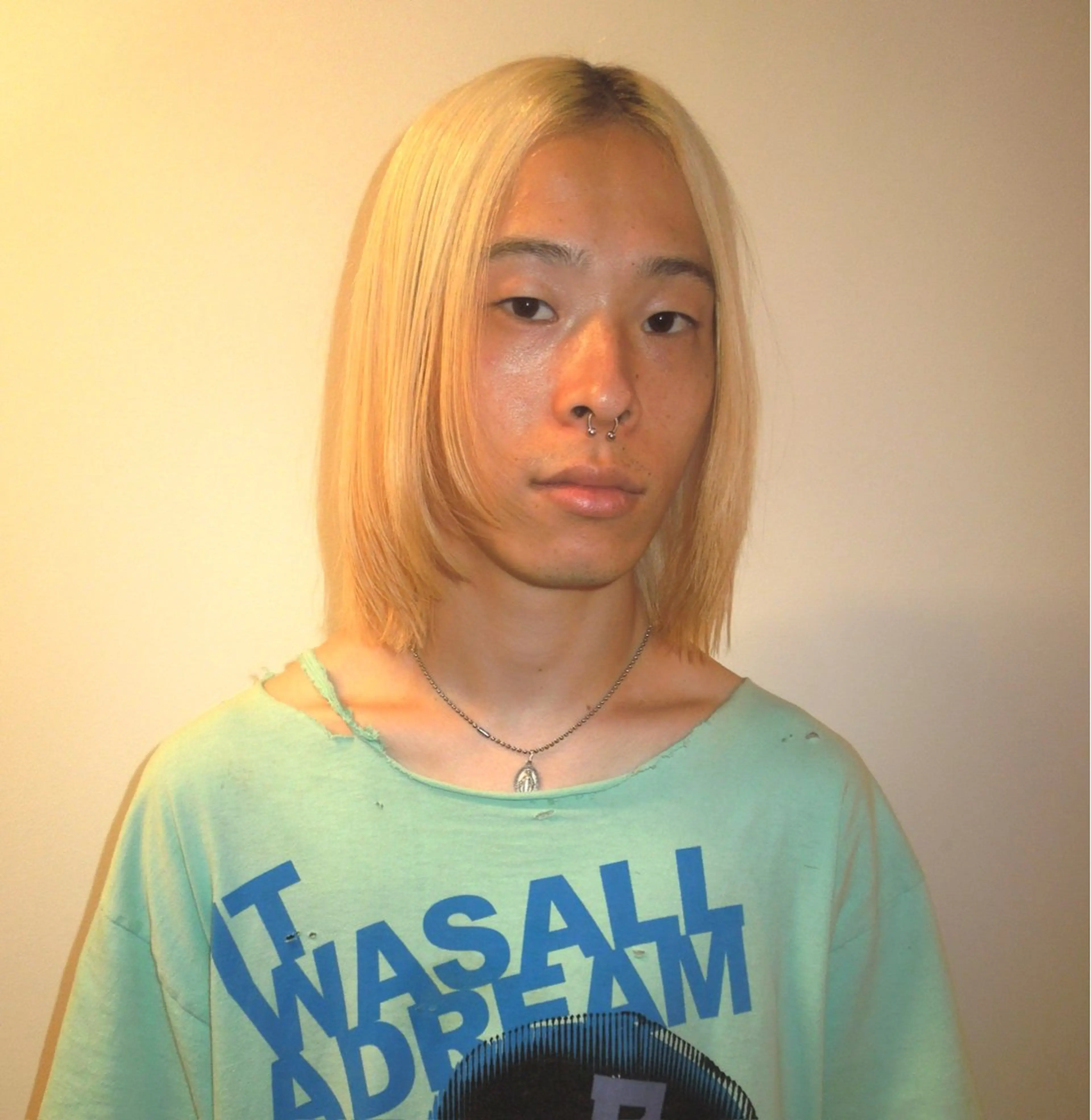 セミロング カラー ブリーチ 抜きっぱなしブロンド ケアブリーチ ハイトーンカラー タマキ/似合わせ カット/Wカラーのヘアスタイル