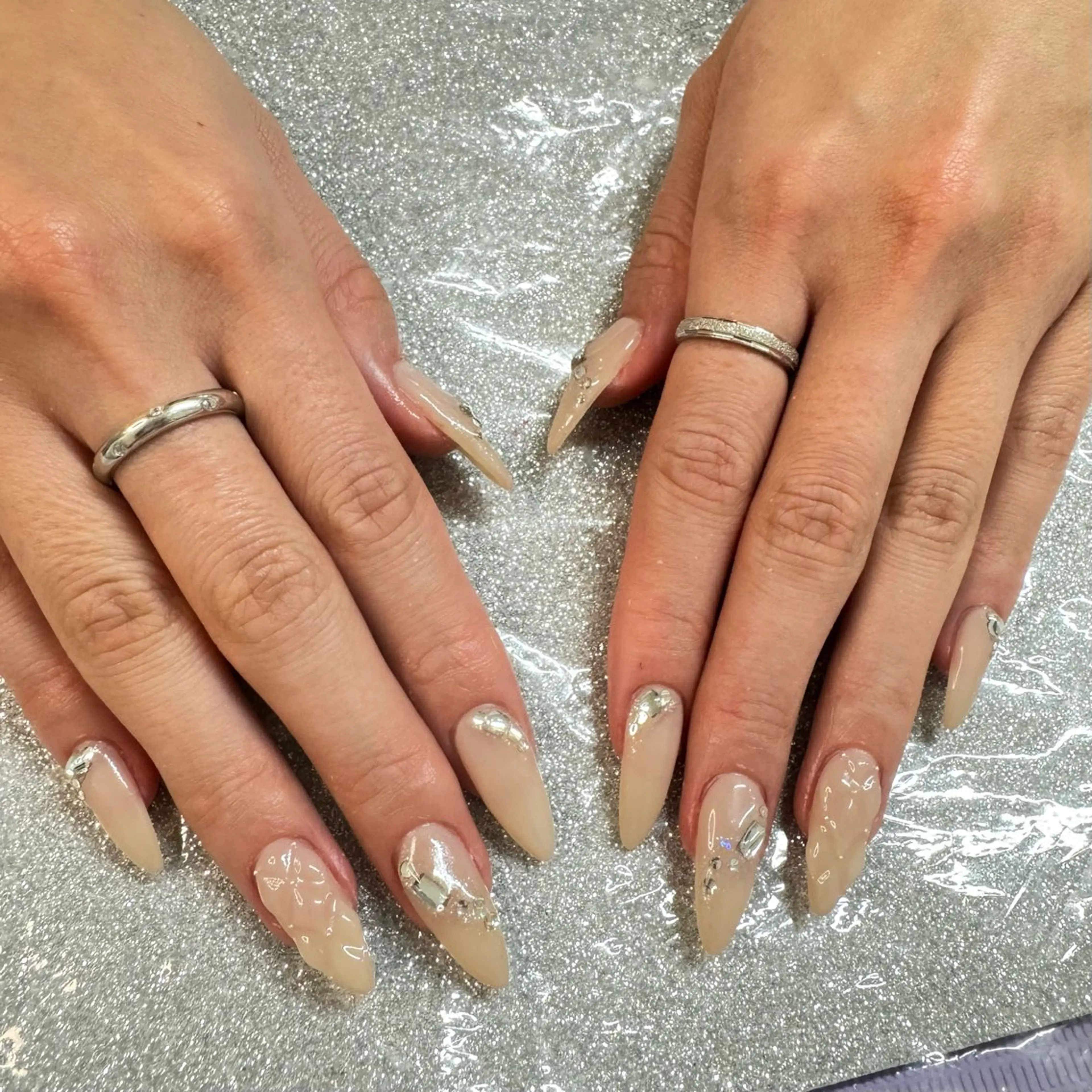 ネイル ハンドネイル VIERU 🌈🎀💖のネイルデザイン