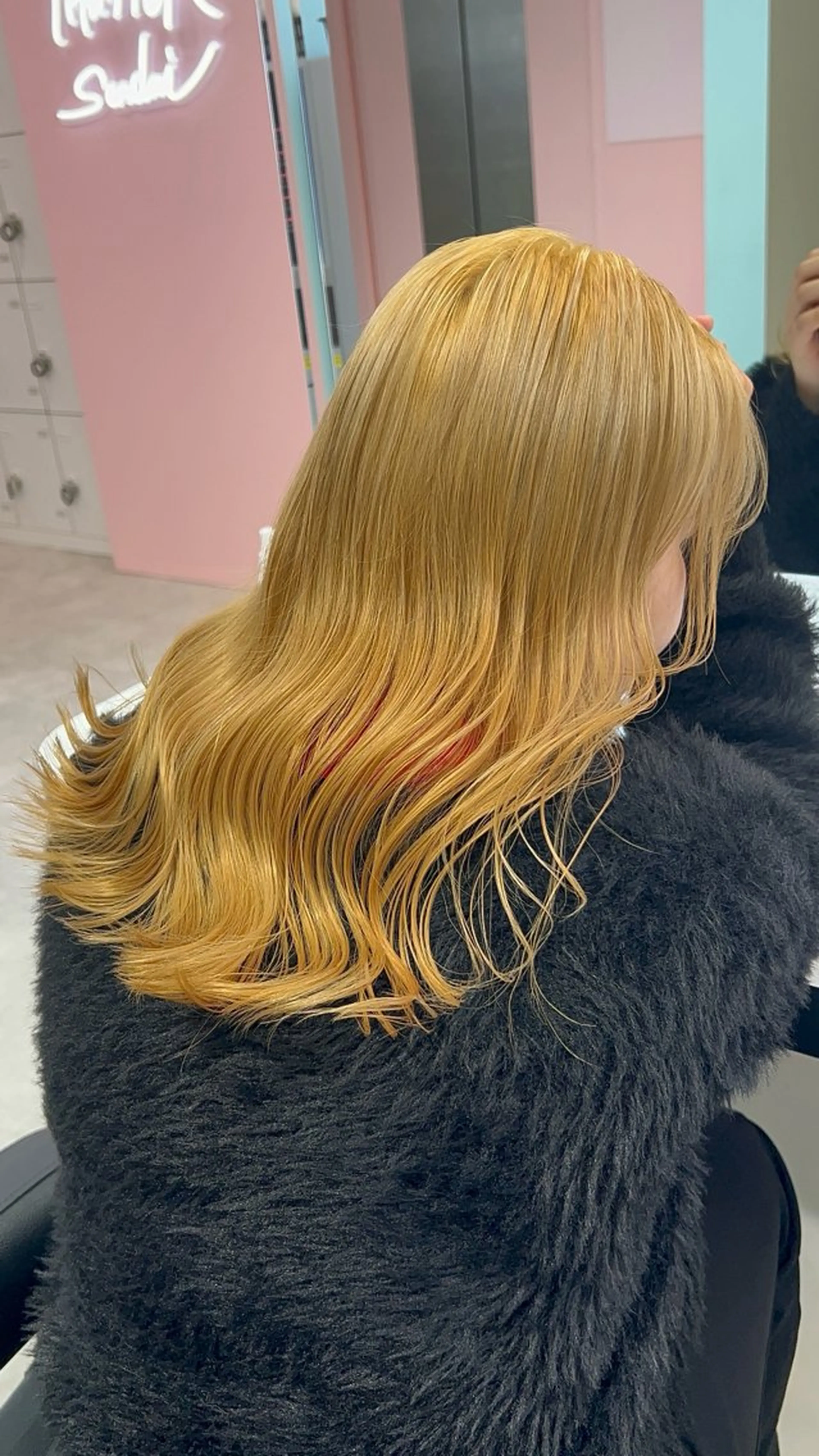 ロング カラー ヘアカラー 履歴修正屋さん／ ブロンド／ホワイトのヘアスタイル