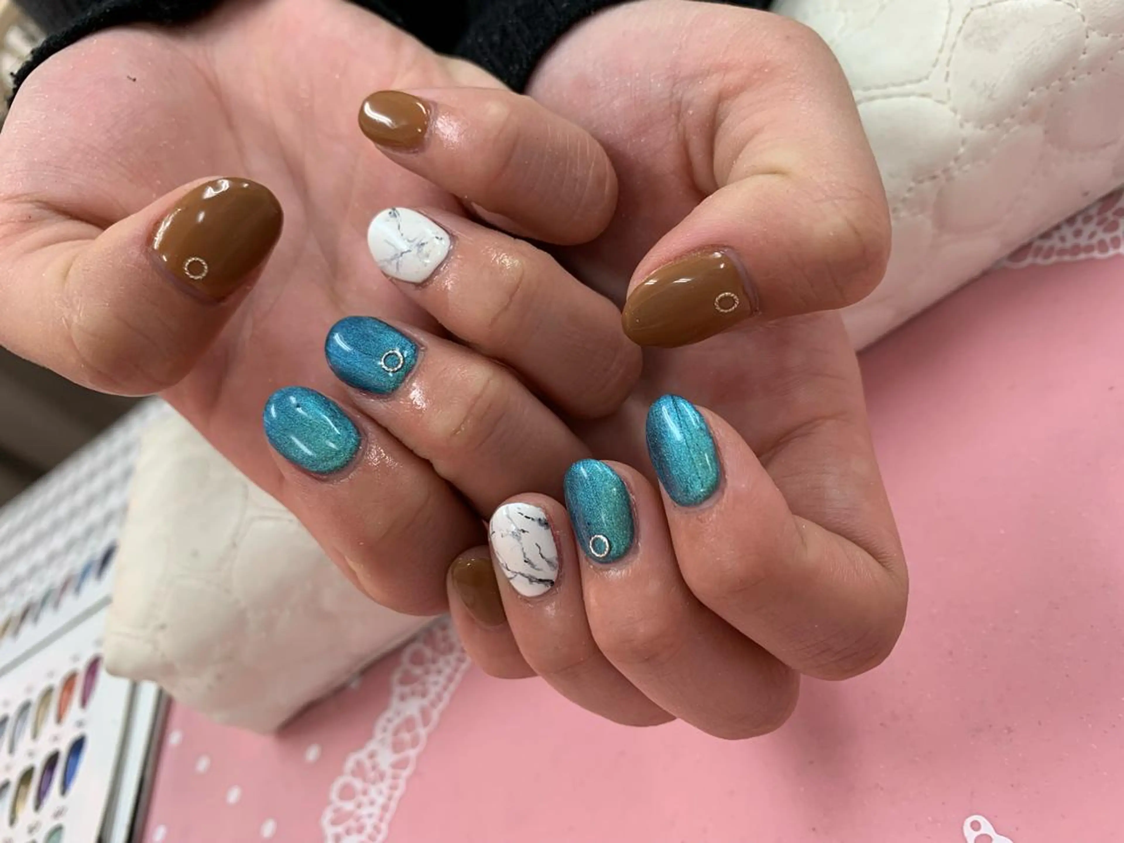 ネイル 指名支持率NO.1 スタイリストのヘアスタイル