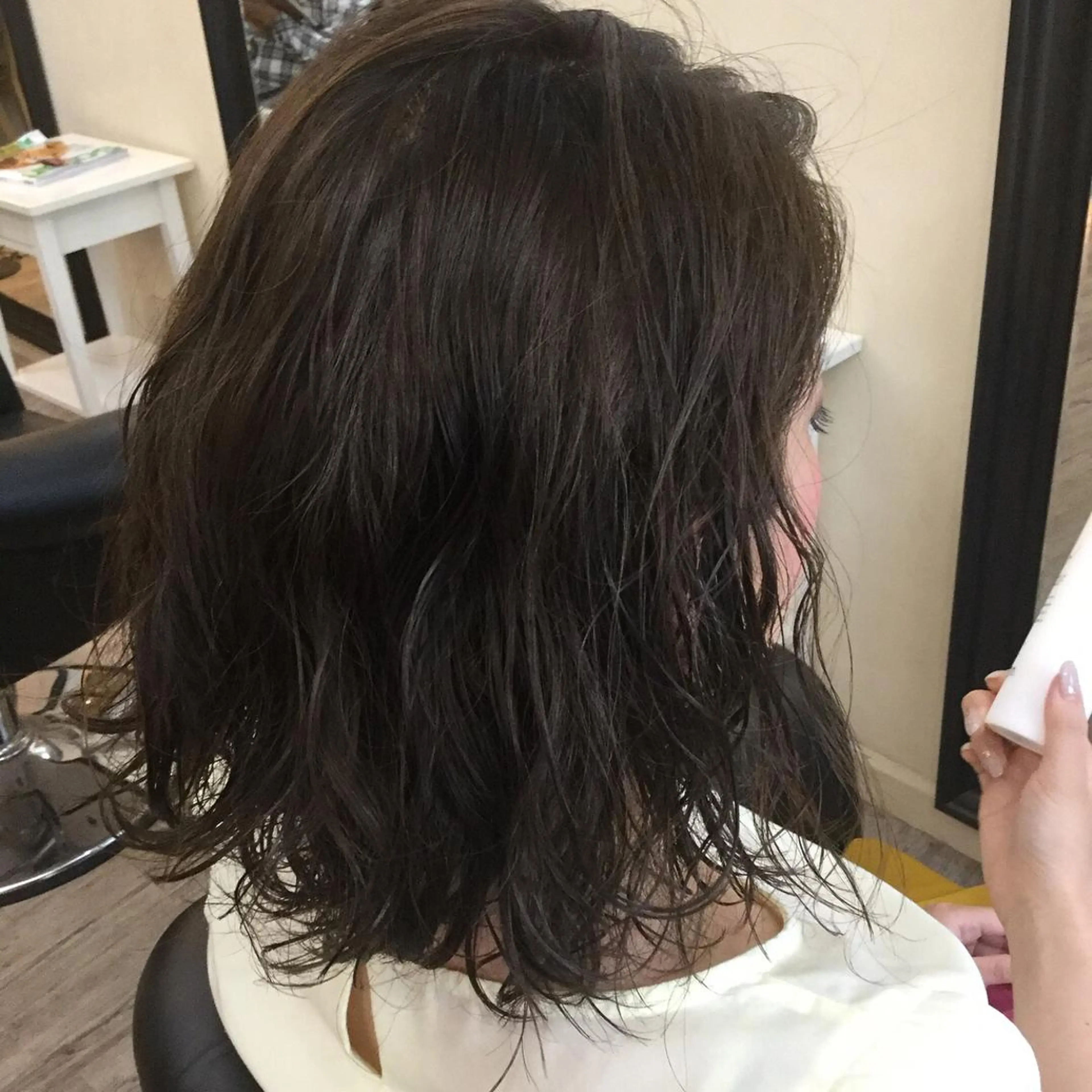 ミディアム カラー パーマ 鶴見 和美のヘアスタイル
