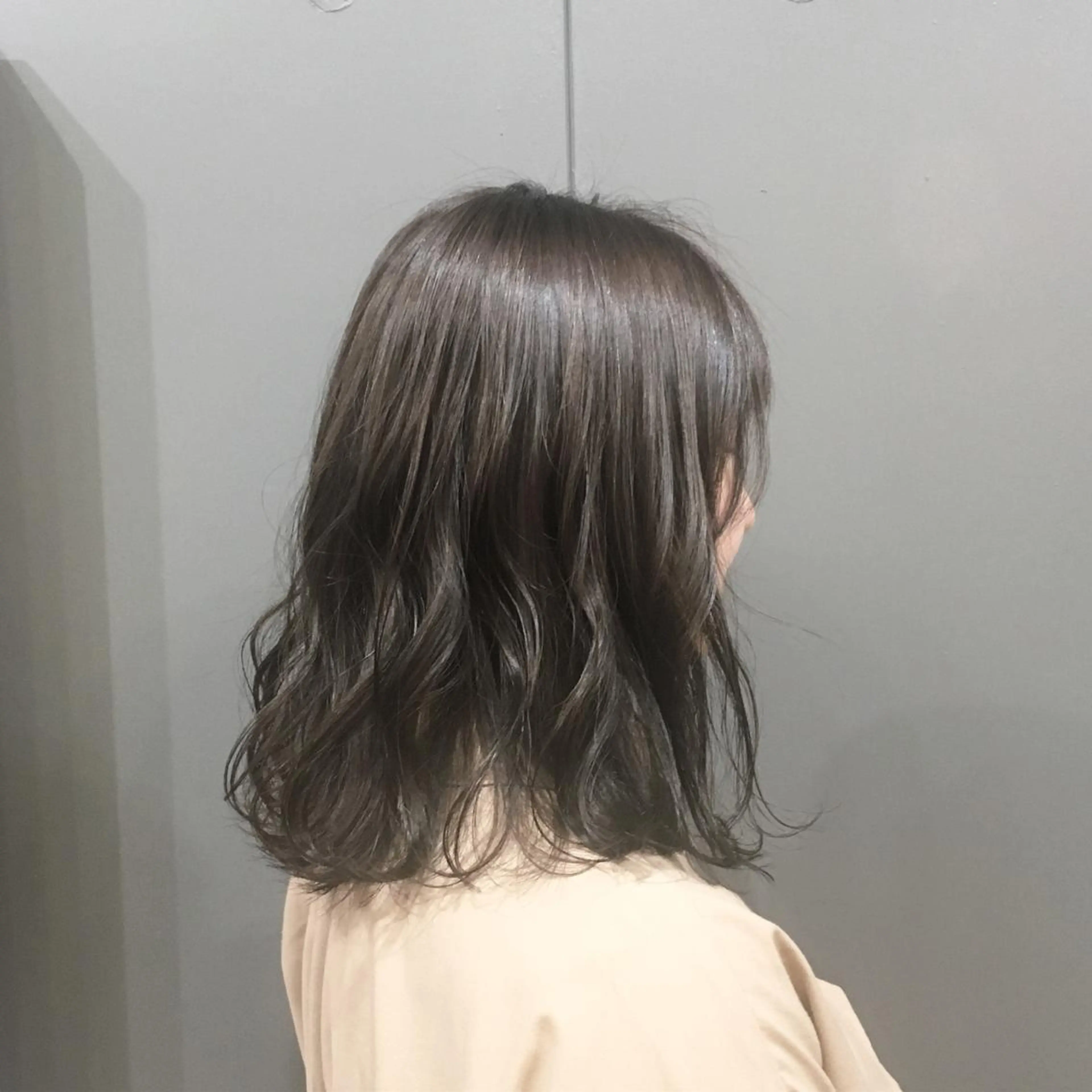 セミロング ヘアカラー 佐藤 実咲のヘアスタイル