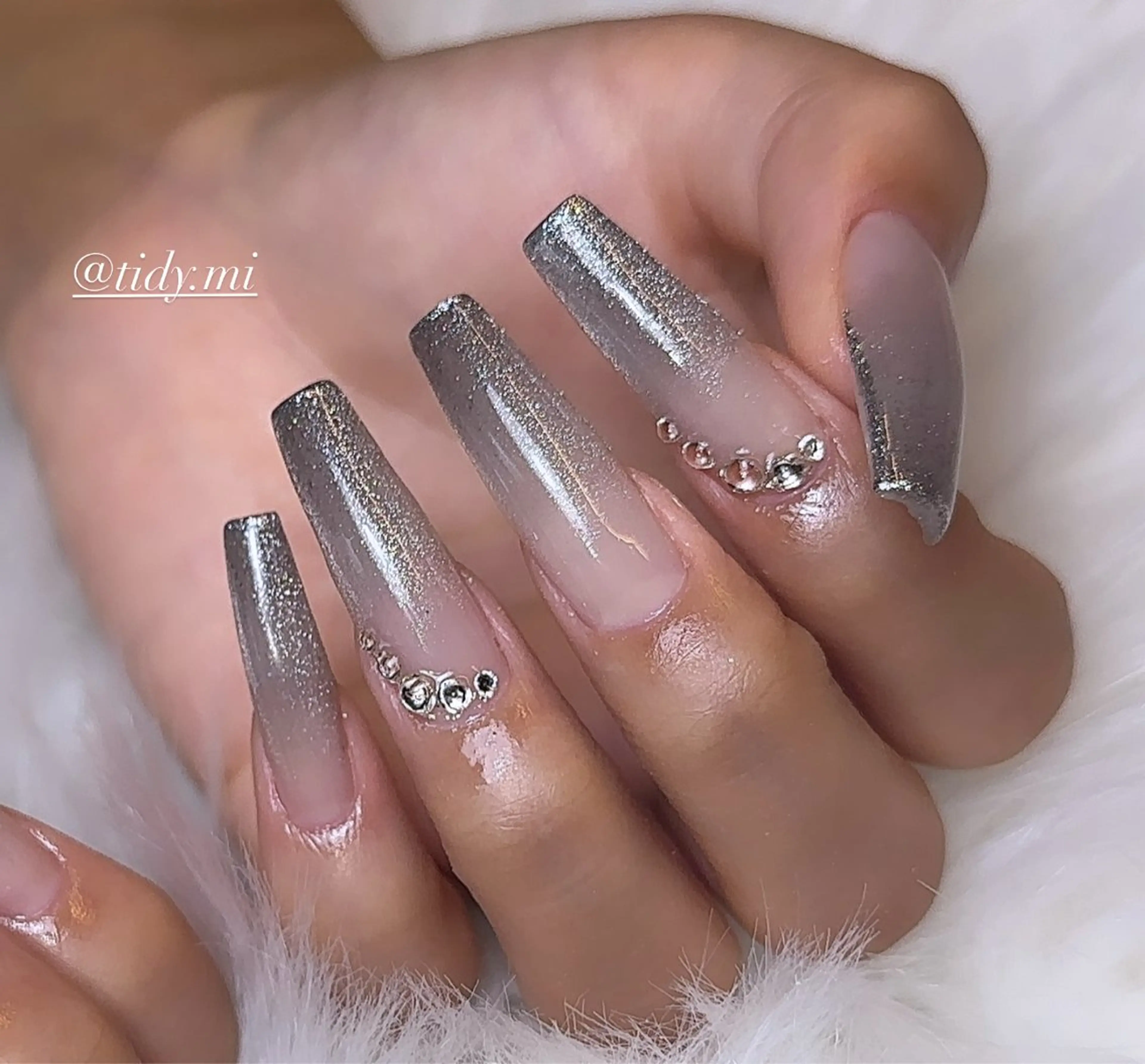 ネイル スカルプネイル TIDY M&Mのネイルデザイン