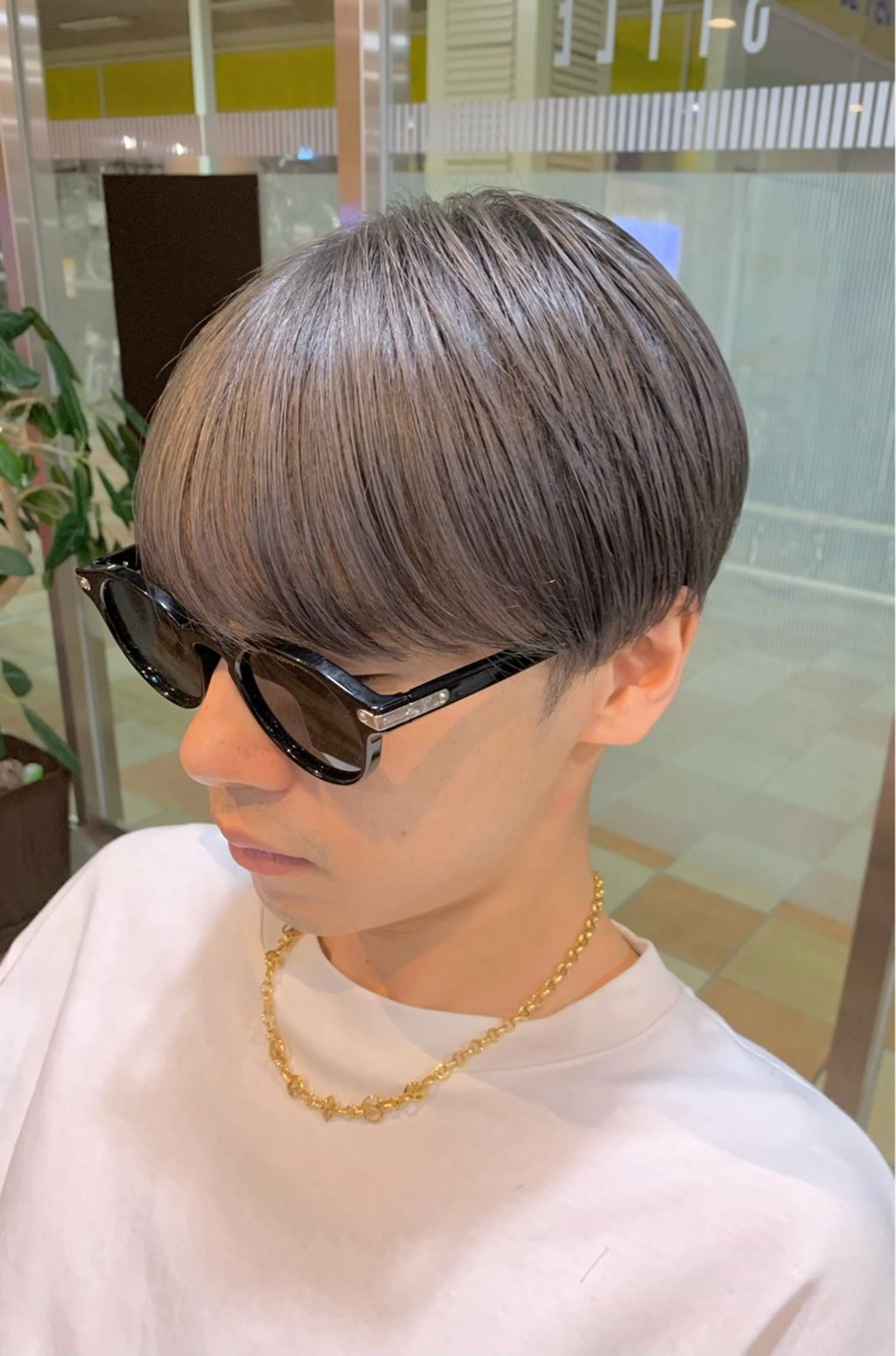 カラー メンズ マッシュ デザインカラー シルバー カット ヘアカラー 【艶カラー】 STYLE 和泉俊希のヘアスタイル