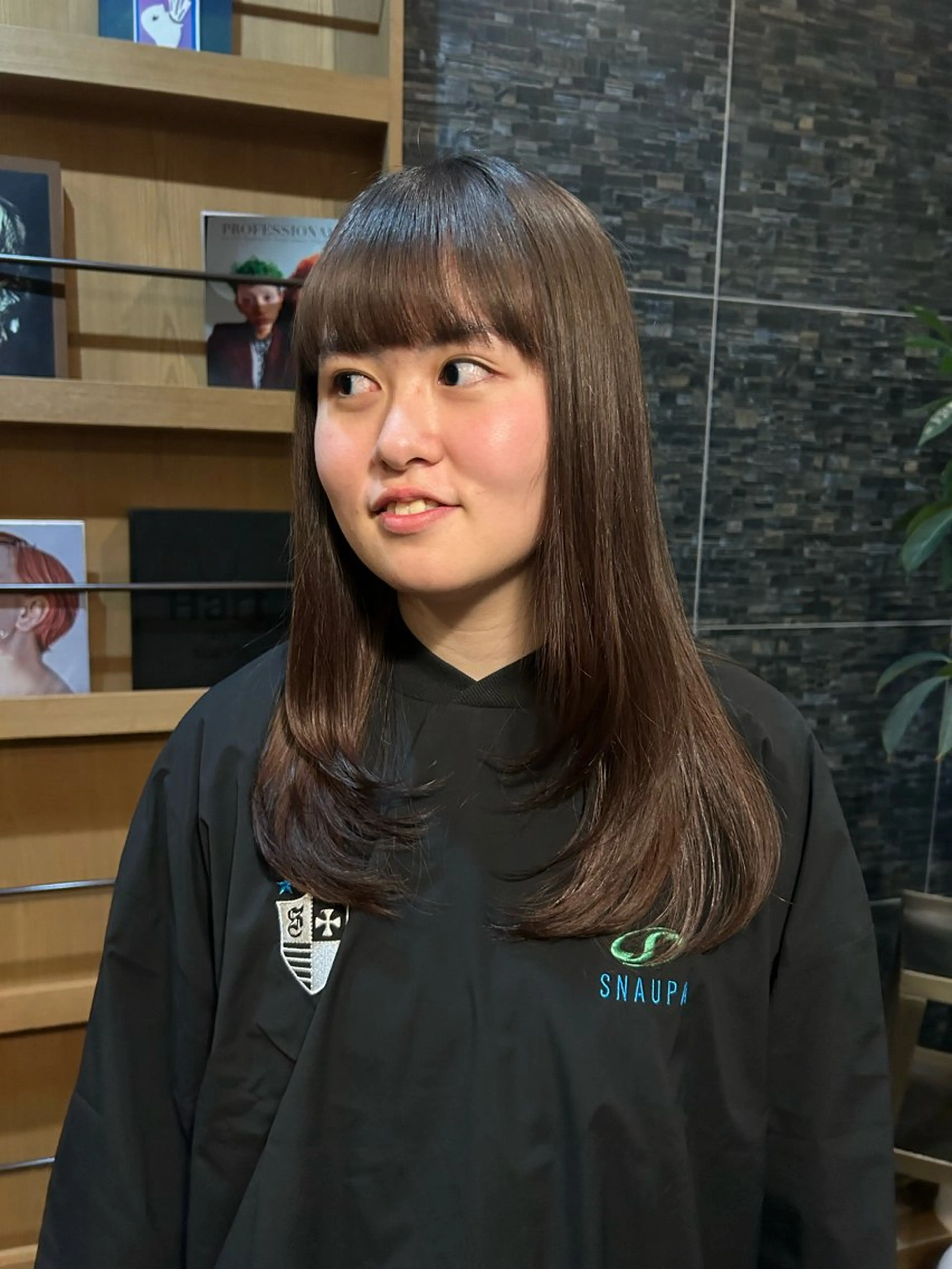 セミロング カラー 角田 桃香のヘアスタイル