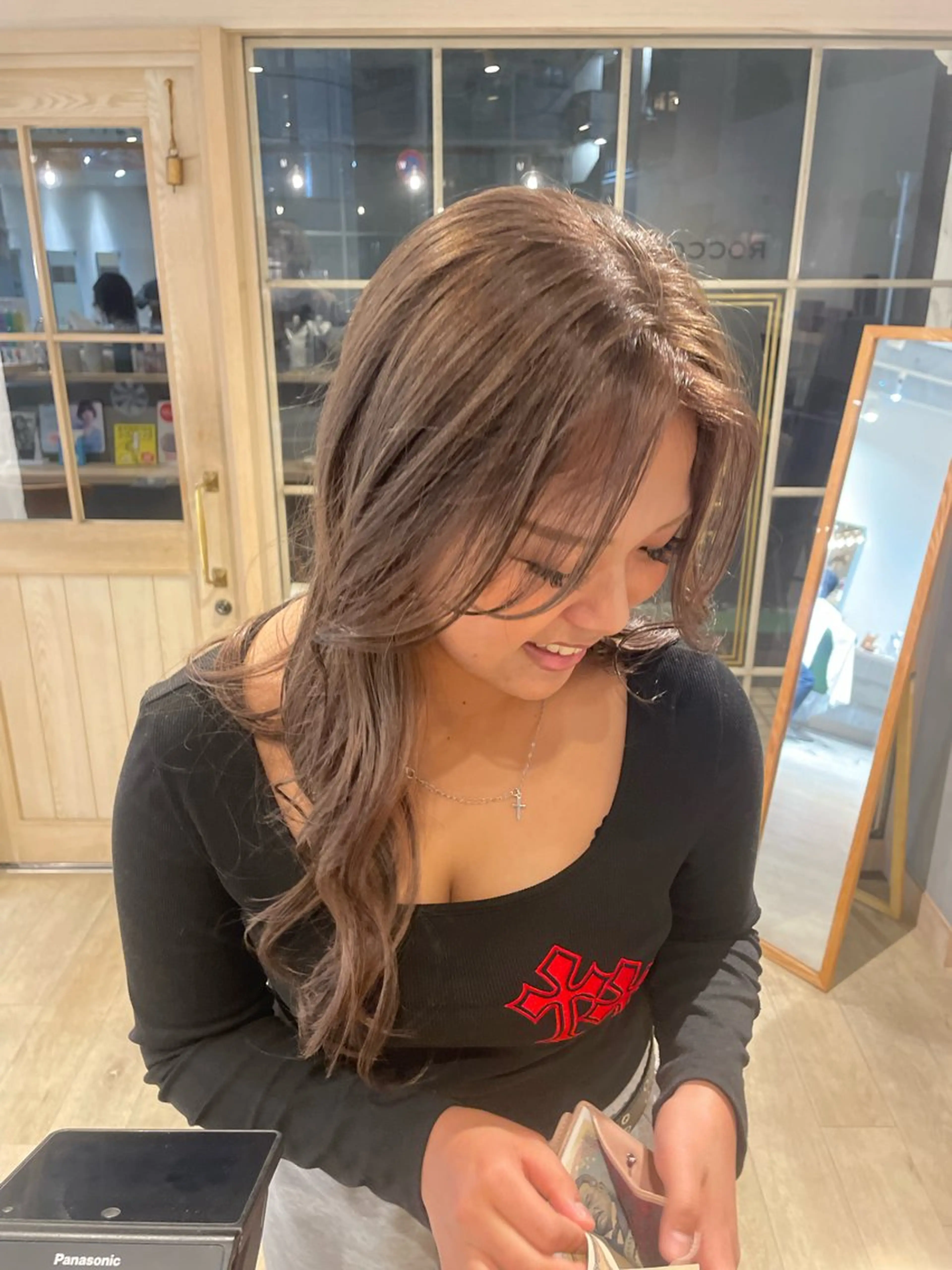 ロング アイナ ROCCOのヘアスタイル