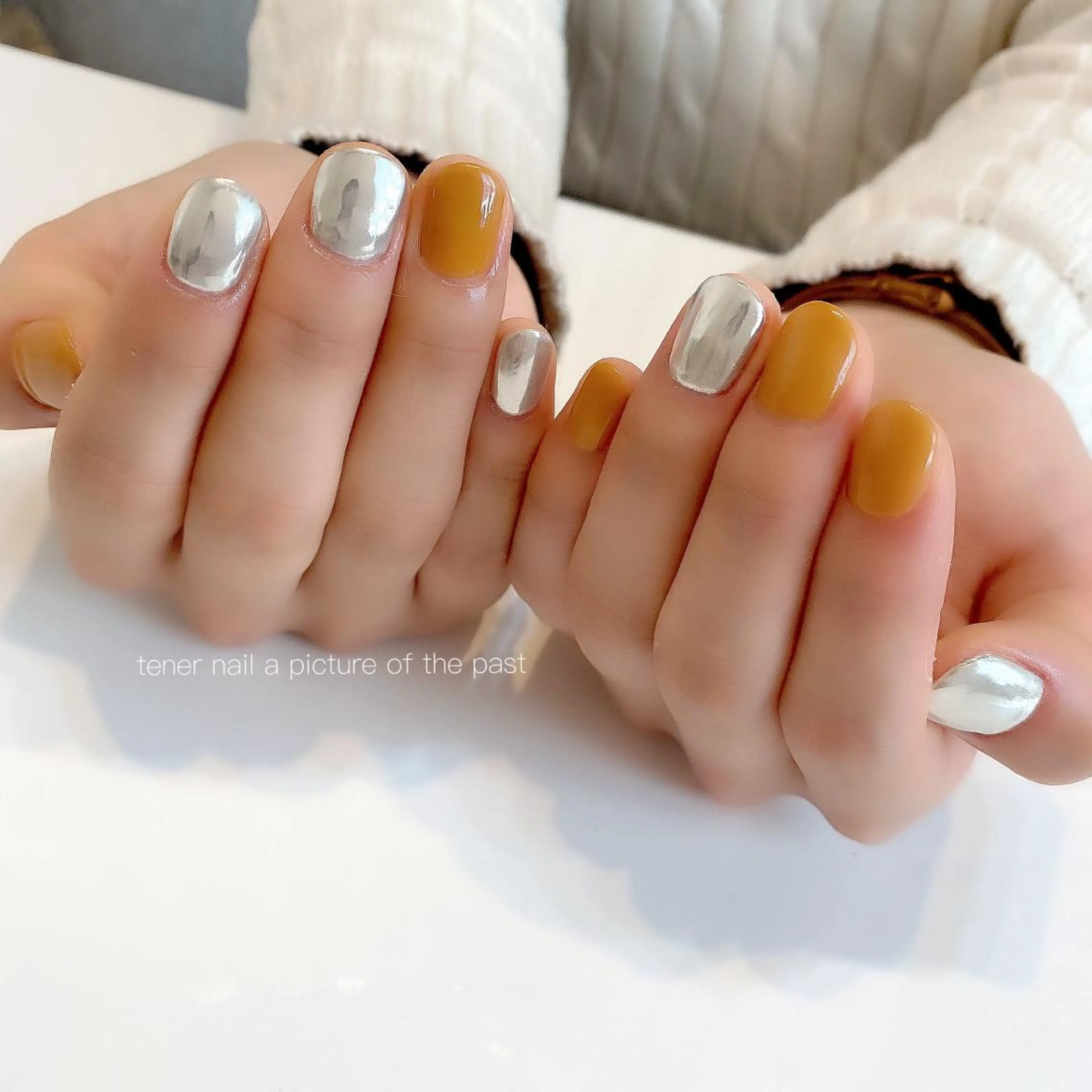 ネイル ラメ(グリッター) ミラーネイル シルバー tener  nail  テネルネイル所属・テネルネイル tener nailのネイルデザイン