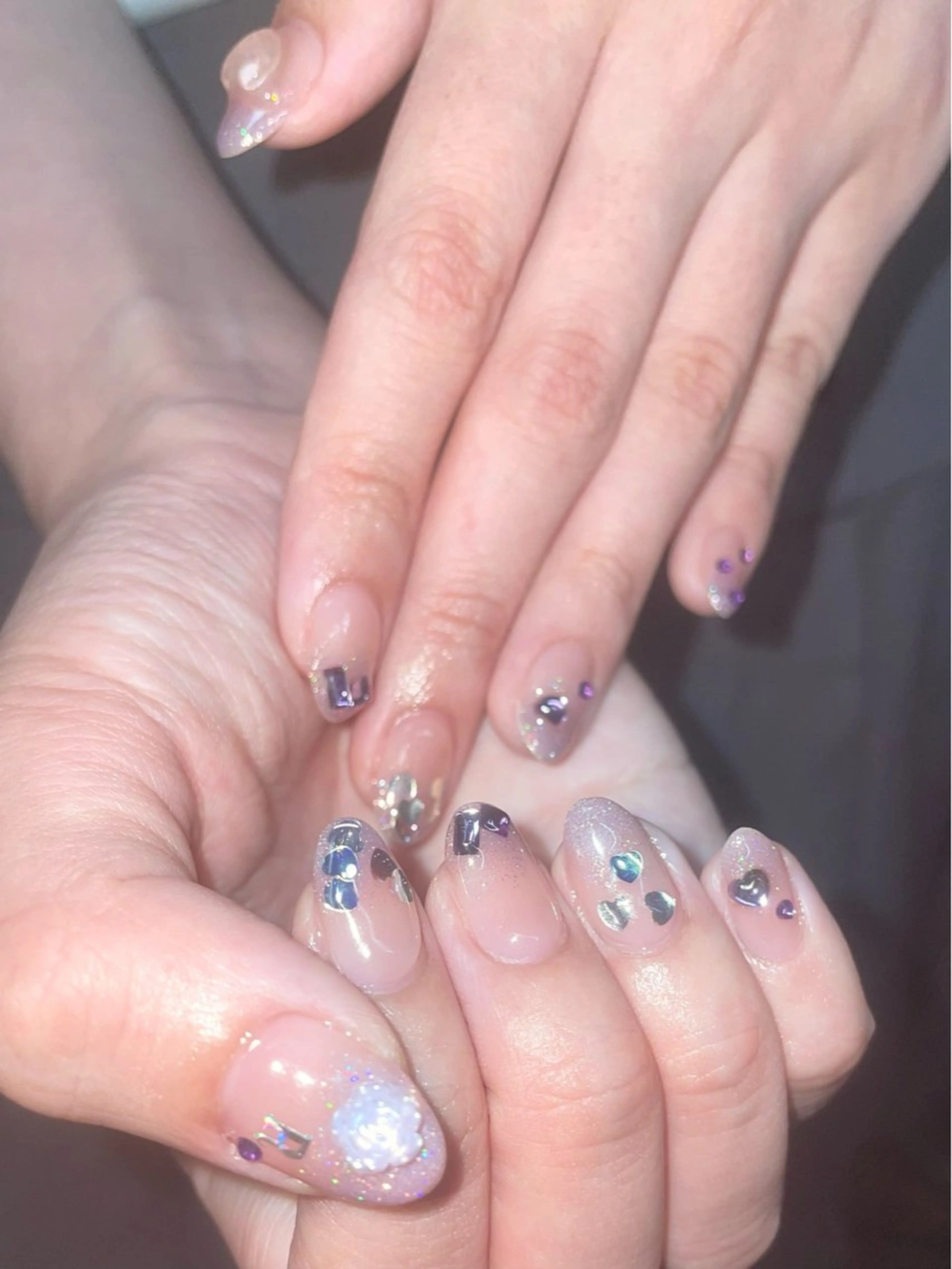 ネイル グラデーション ハート キラキラネイル ラメ(グリッター) ラメグラデーション ハンドネイル ハンドケア 🎀NAIL🎀 AI🪄︎︎◝✩のネイルデザイン