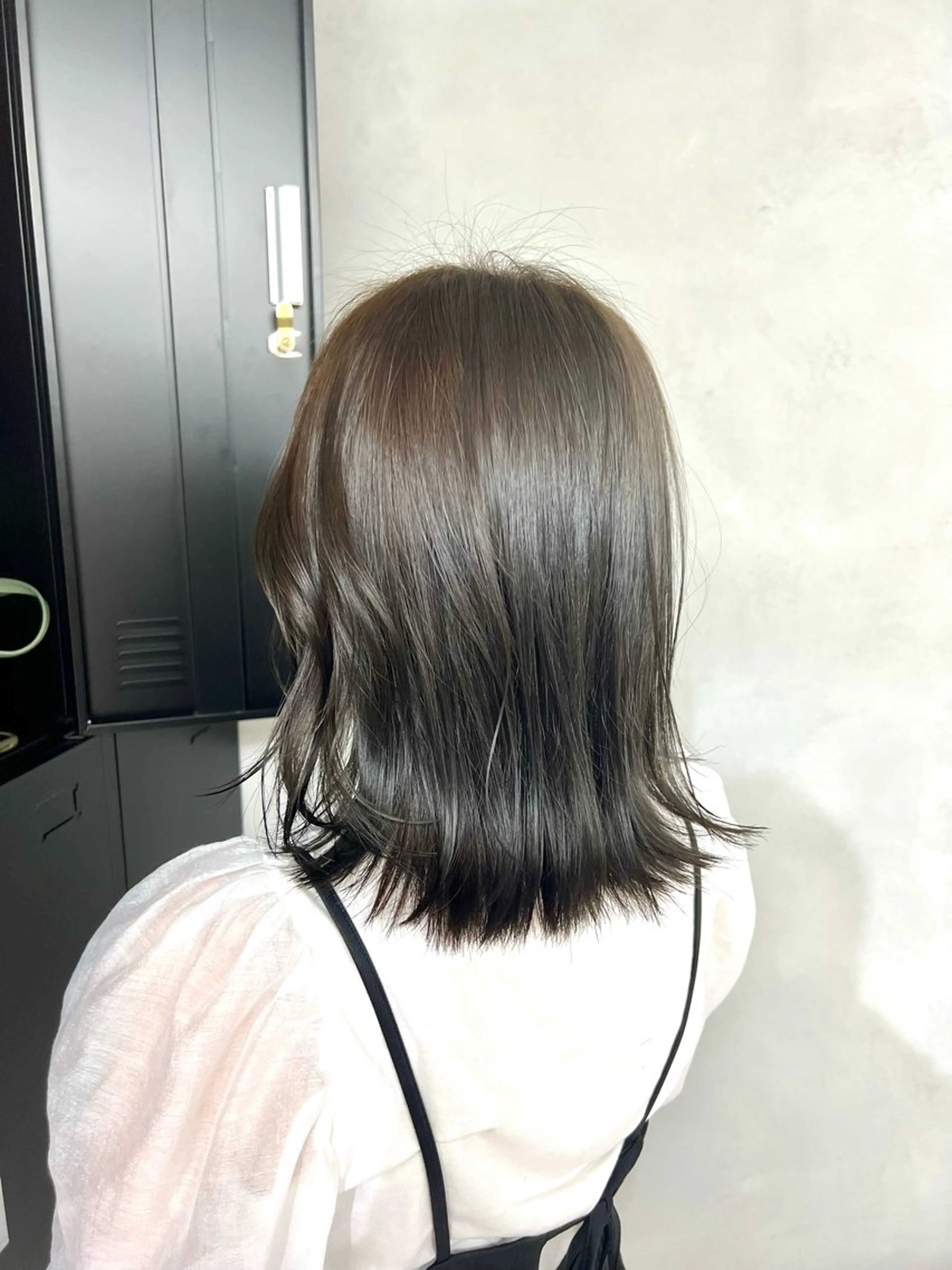 セミロング カラー 小森聖奈 韓国風レイヤーカットのヘアスタイル