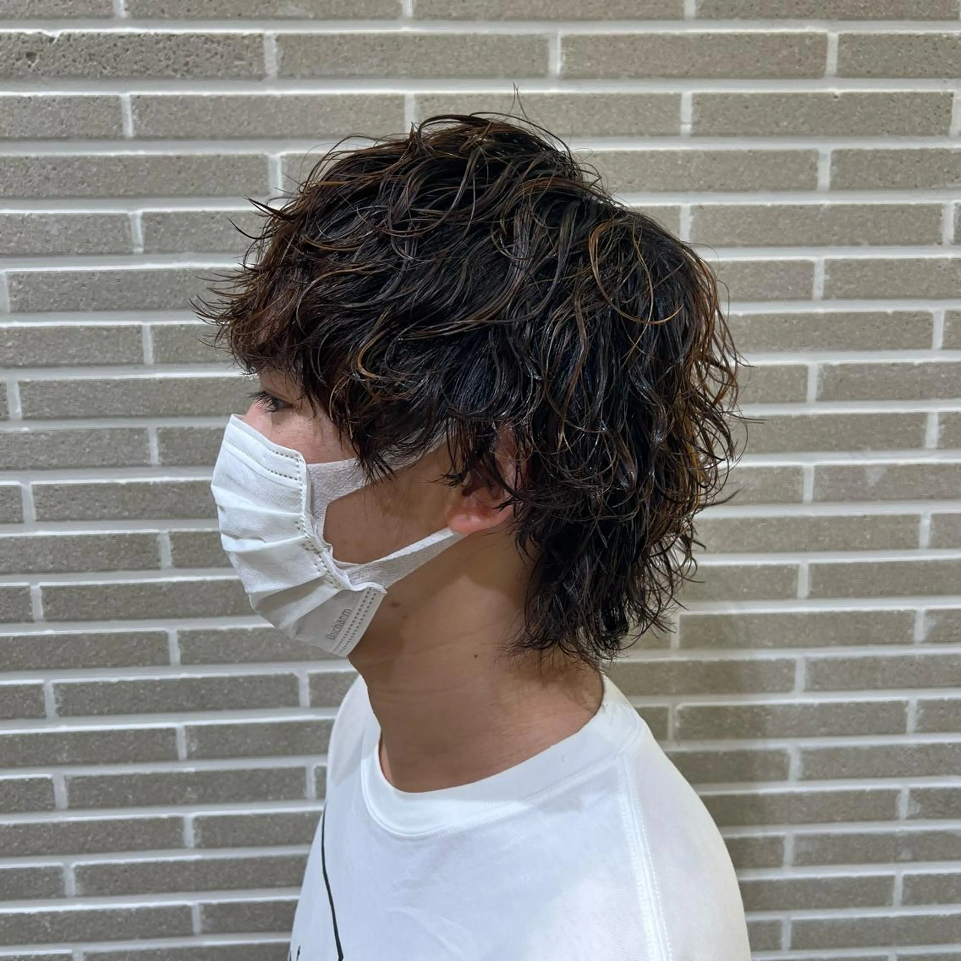 カラー パーマ メンズ メンズハイライト メンズパーマ 波巻きパーマ ハイライトカラー カット パーマ 赤本悠斗波巻きパーマ メンズパーマのヘアスタイル