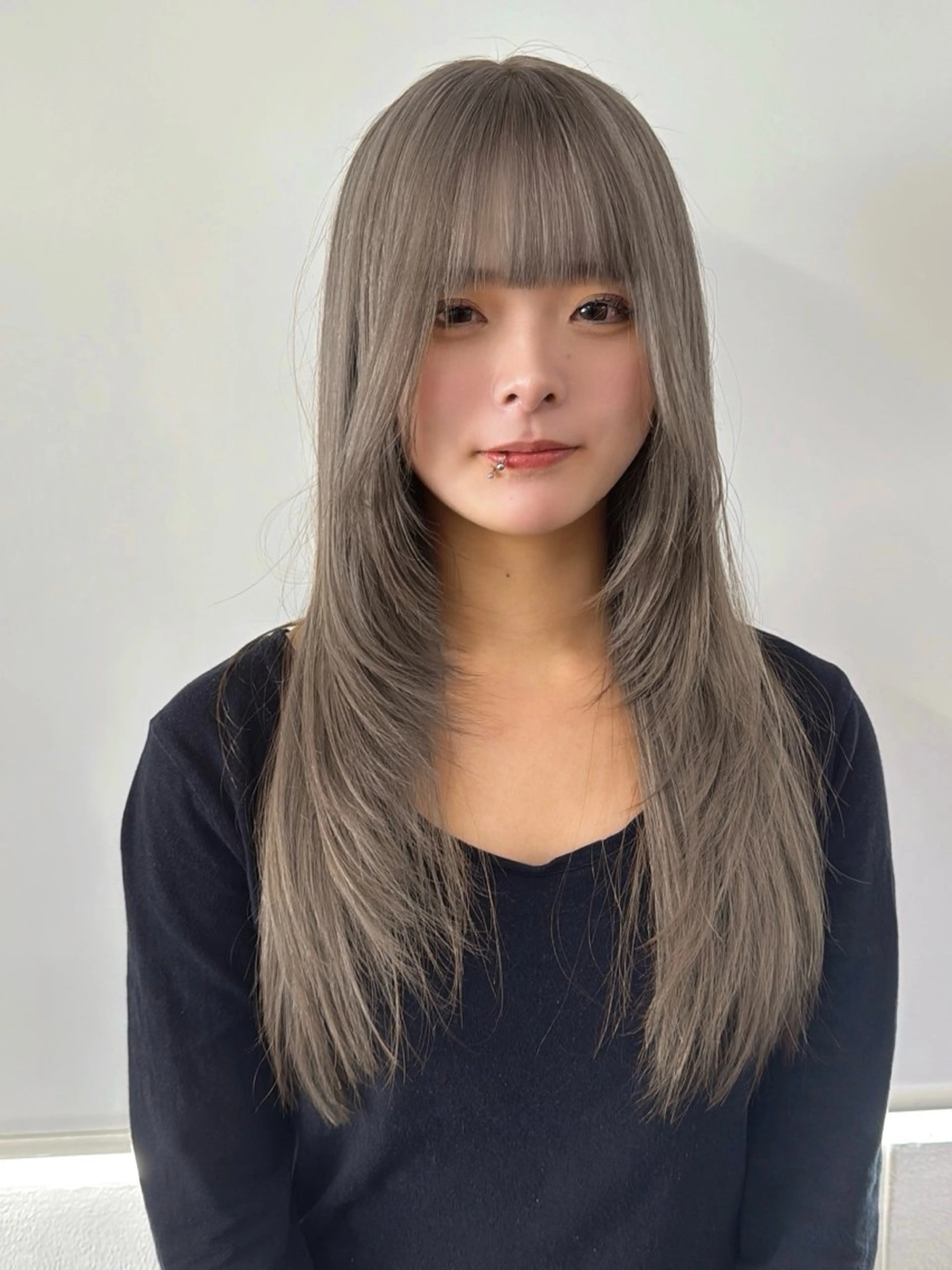 （人気no.3）ブリーチ＋カラー＋トリートメント ハイトーン 暖色 レイヤー ミルクティー ペールカラーホワイトベージュの写真