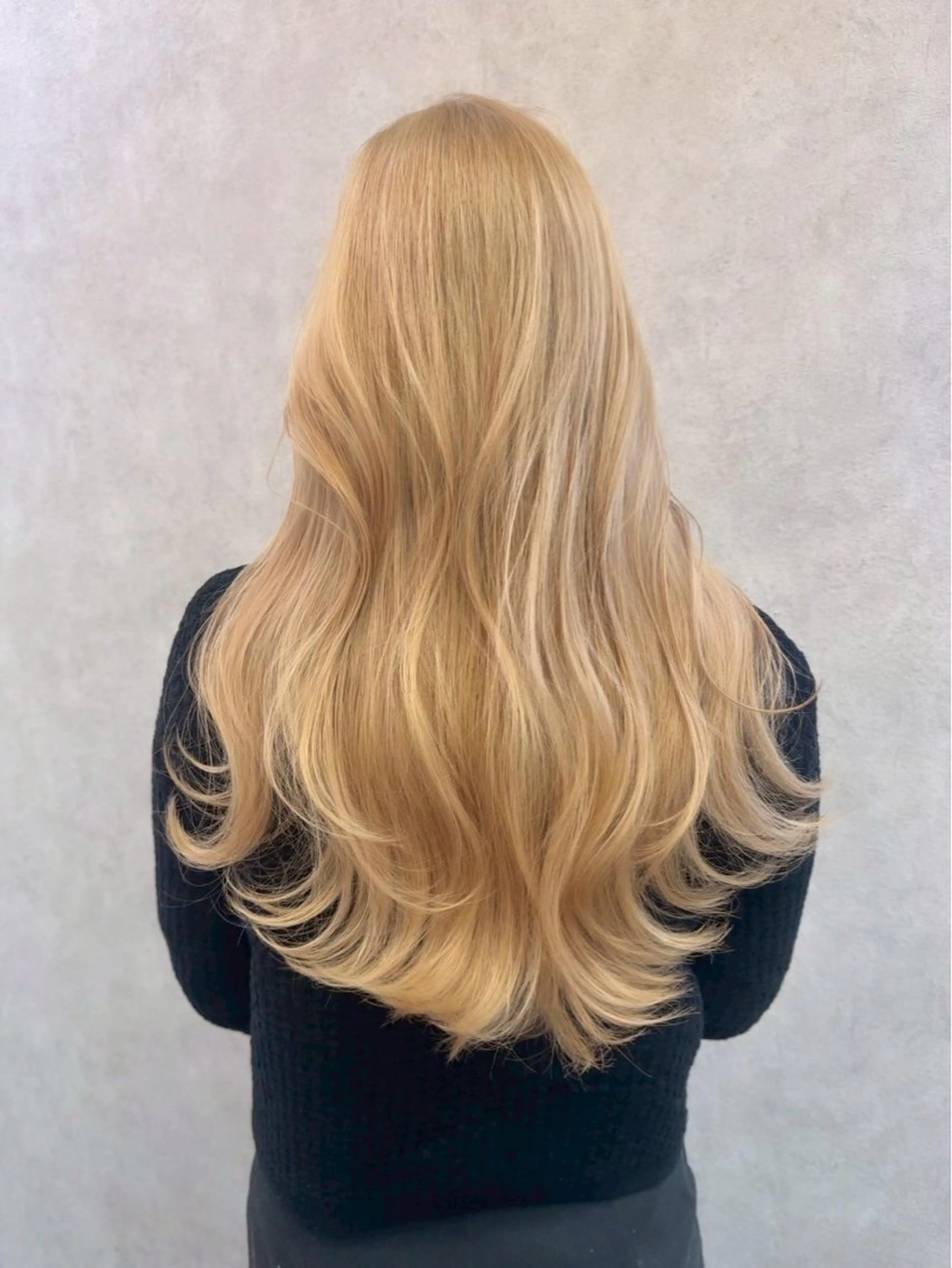 ロング カラー カット ヘアカラー トリートメント Lond Le'a /ハイトーンカラーのヘアスタイル