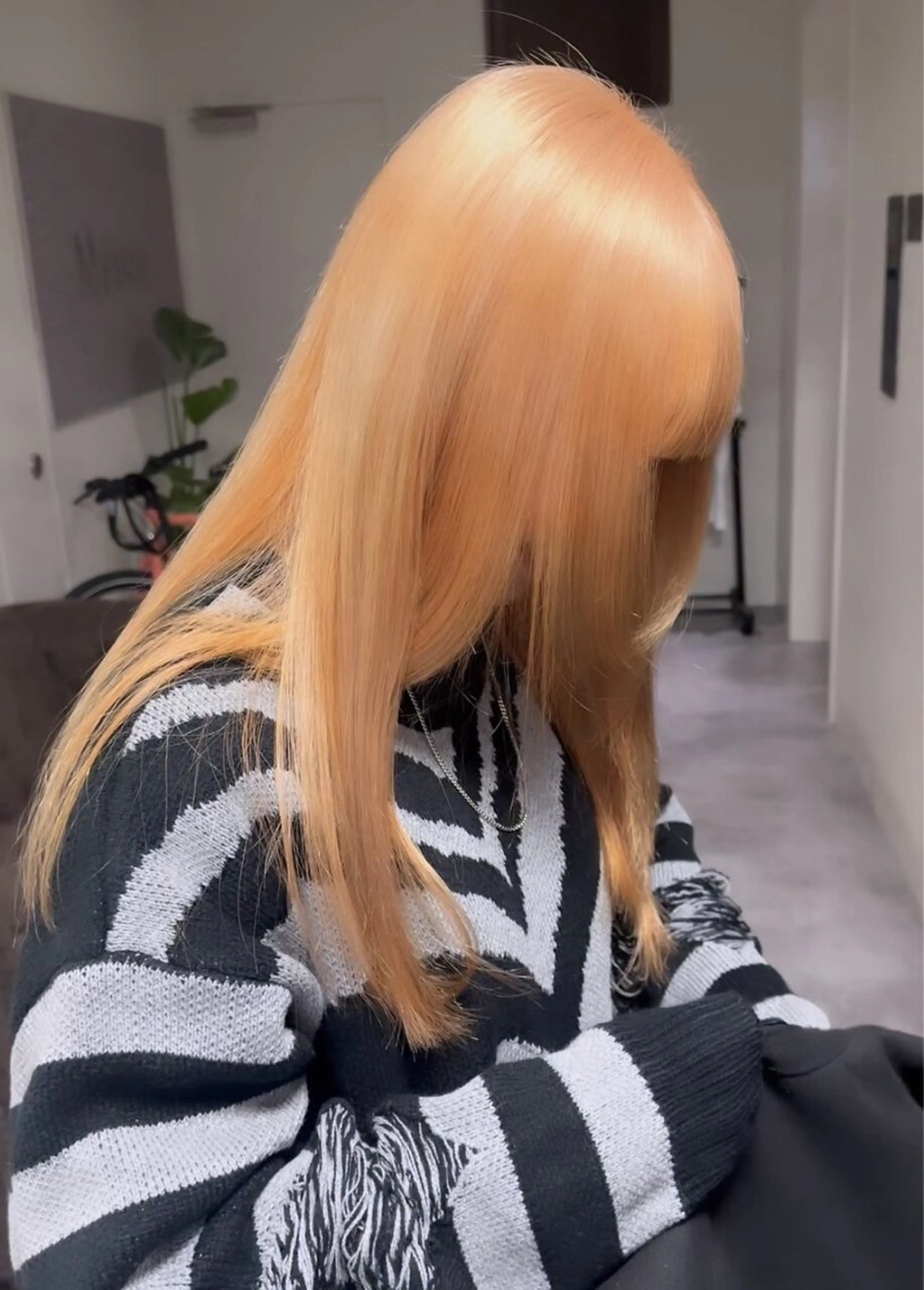 ミディアム カット Maison所属・Maison ハイトーン髪質改善のヘアスタイル